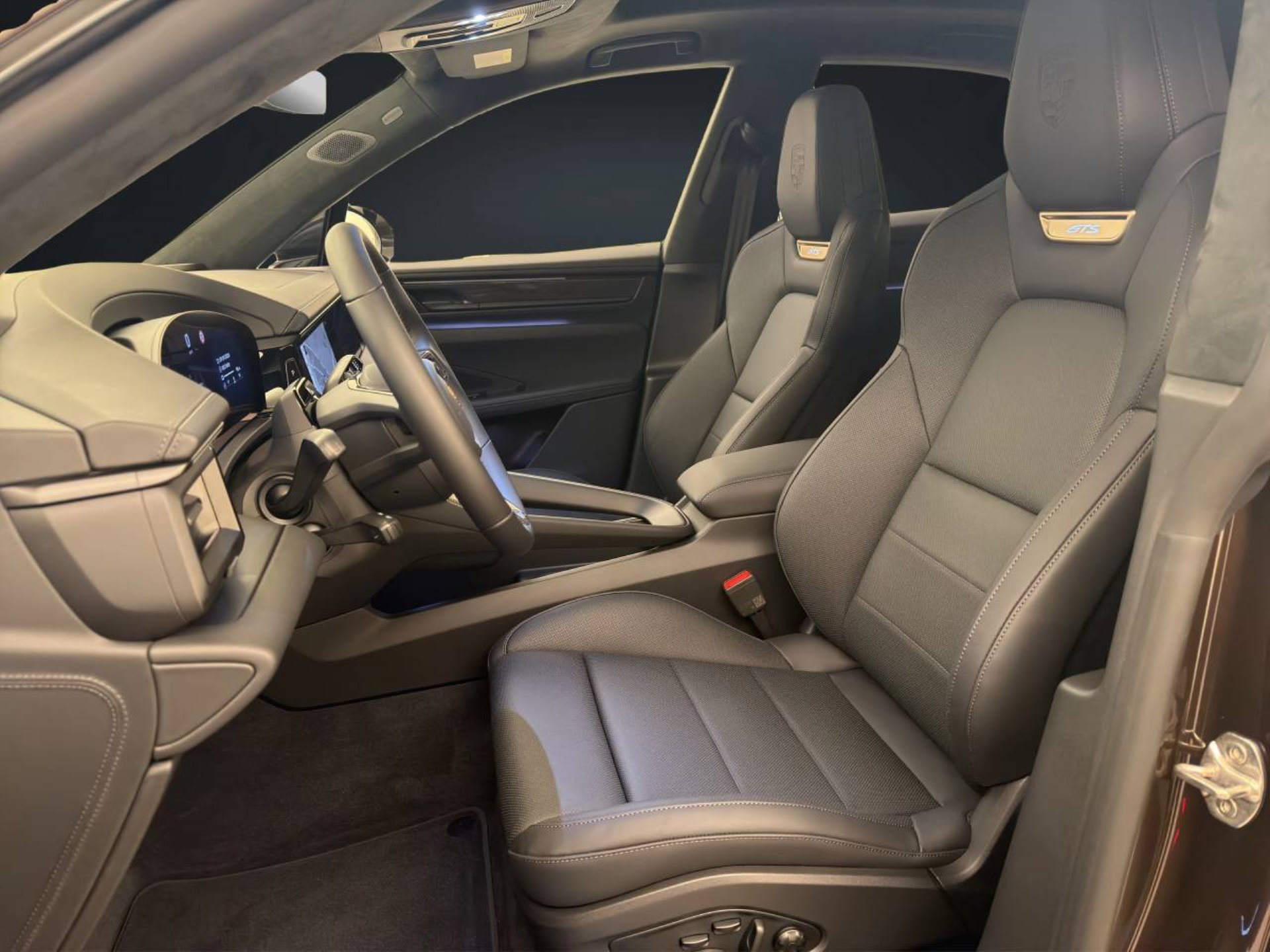 PORSCHE Macan GTS-image-4