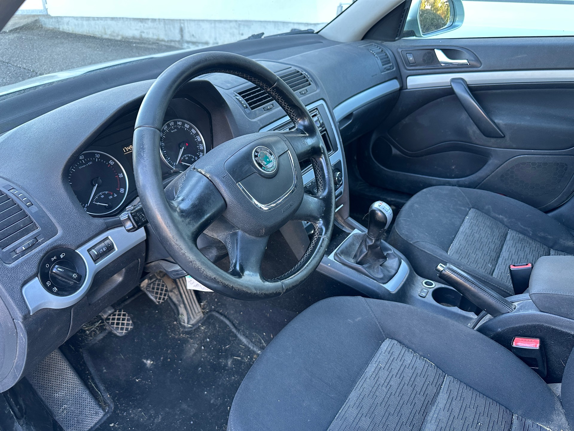 SKODA Octavia Combi 1.8 TSI Stöckli 4x4-image-2