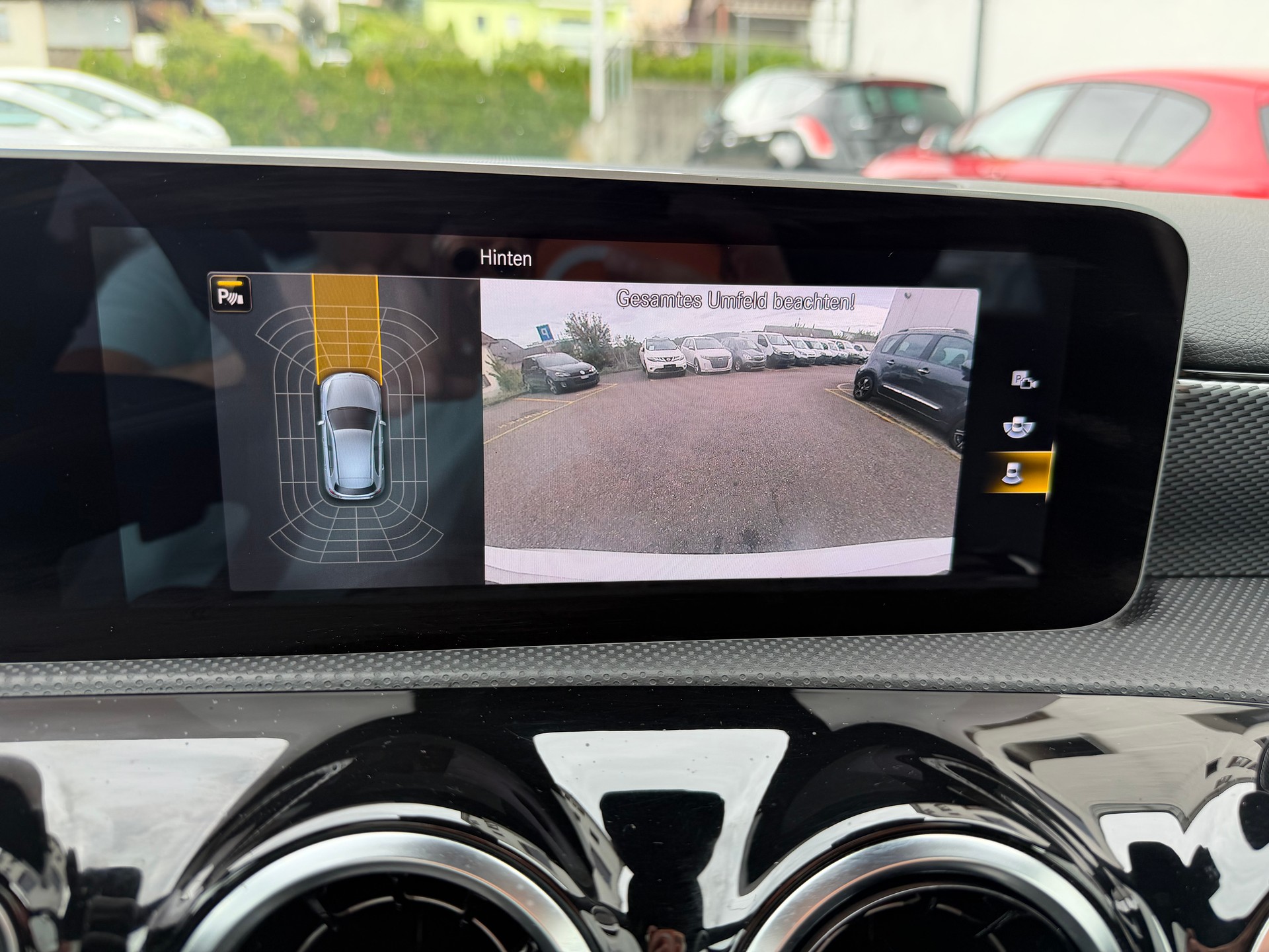 MERCEDES-BENZ A 180 d Edition-image-12