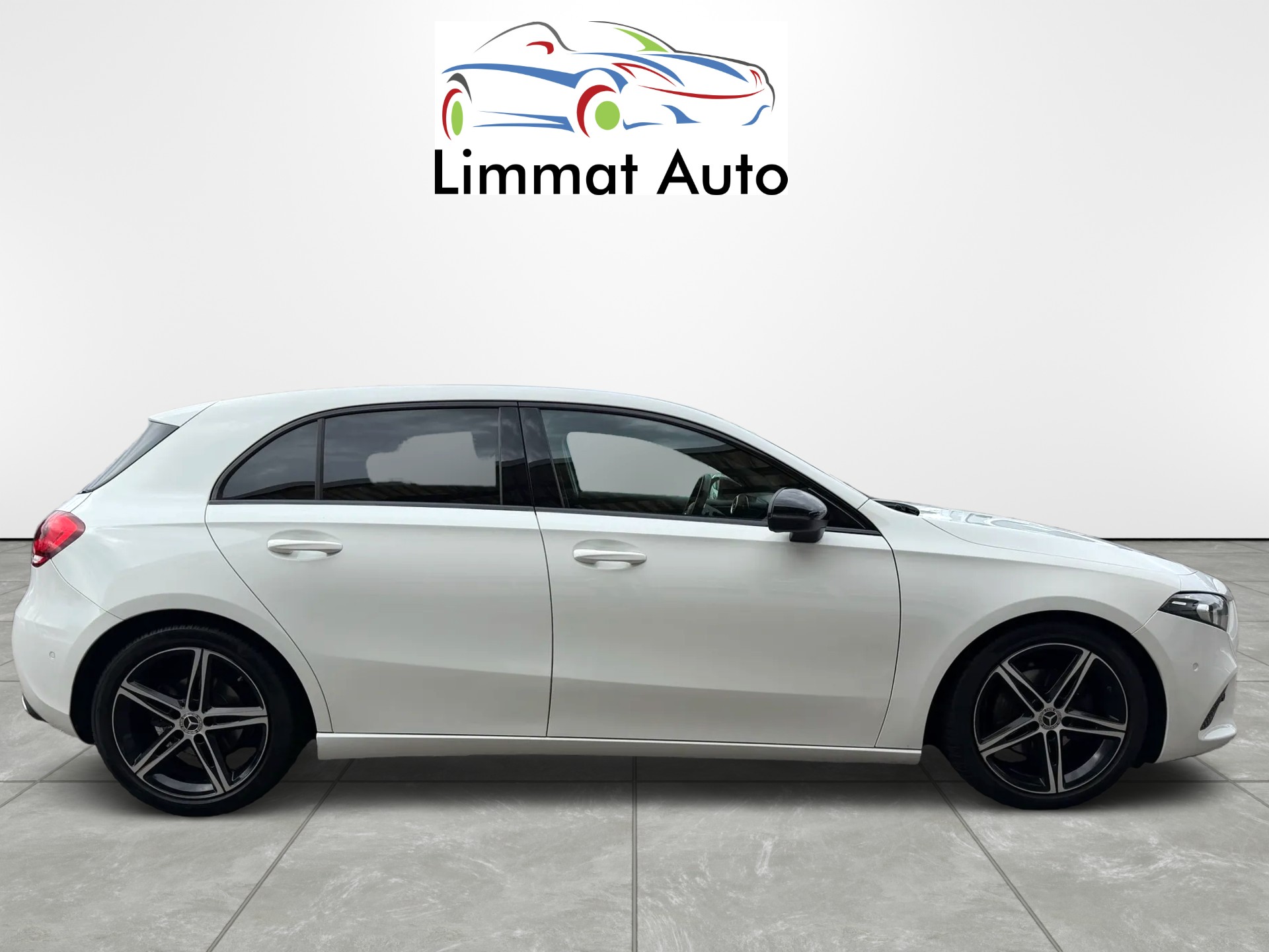 MERCEDES-BENZ A 180 d Edition-image-6