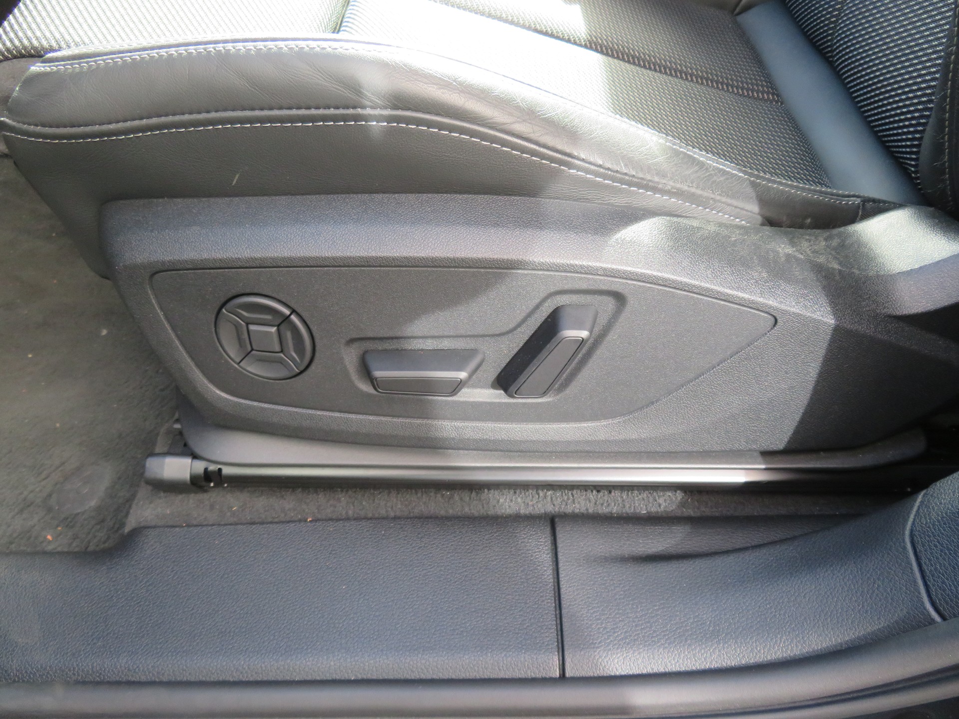 AUDI Q3 40 TFSI "S-LINE" advanced quattro S-tronic-image-10