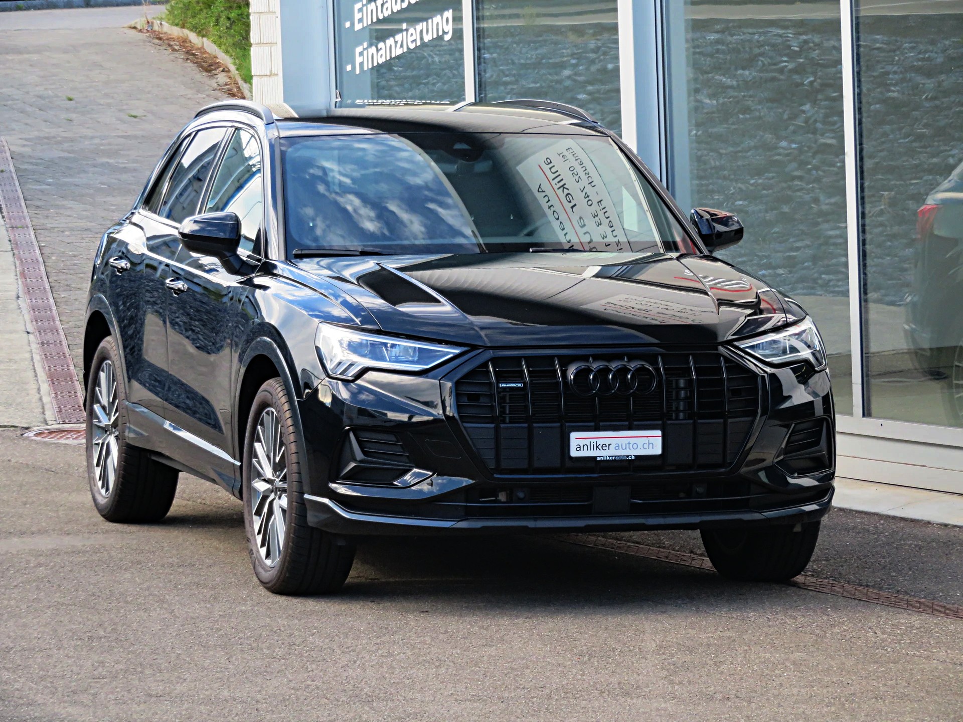 AUDI Q3 40 TFSI "S-LINE" advanced quattro S-tronic-image-1