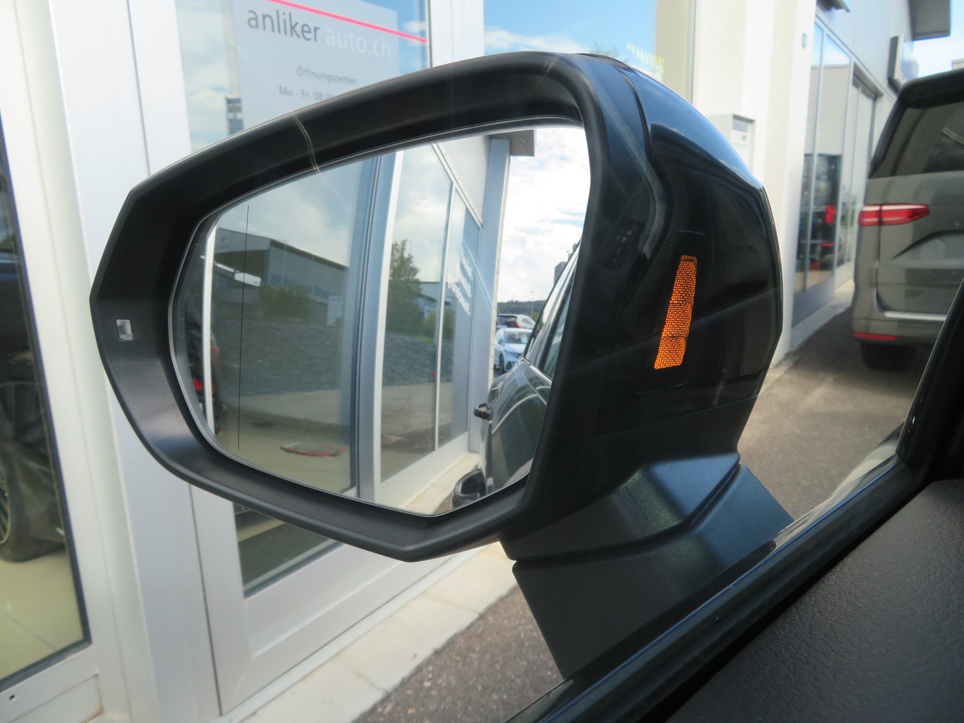 AUDI Q3 40 TFSI "S-LINE" advanced quattro S-tronic-image-5