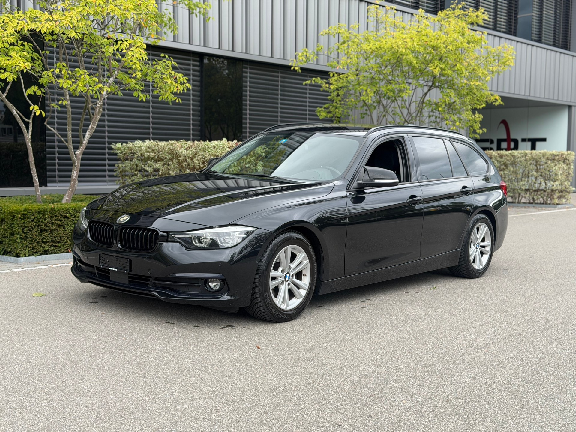 BMW 320d xDrive Touring Edition Sport Line Steptronic-image-0