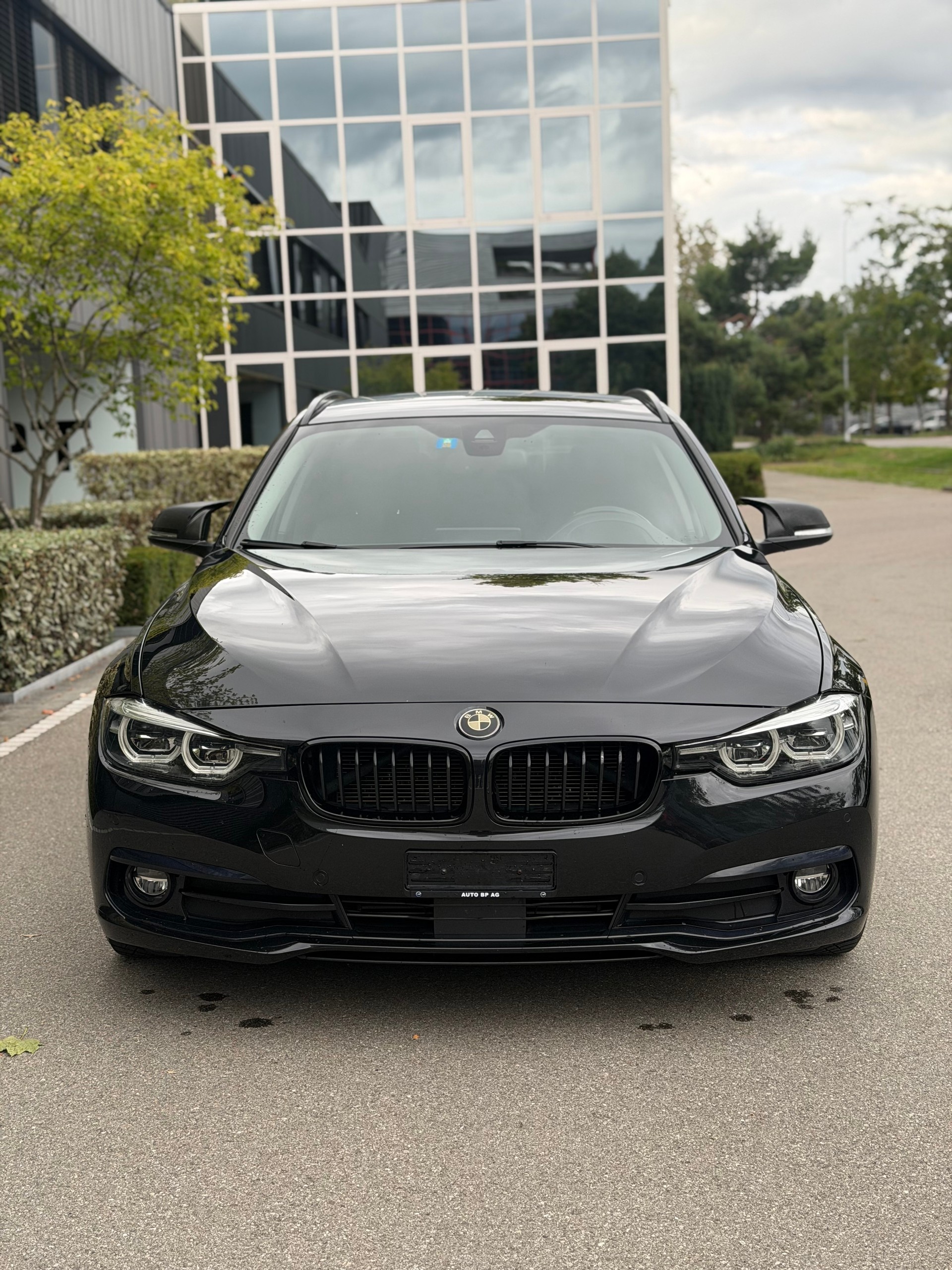 BMW 320d xDrive Touring Edition Sport Line Steptronic-image-1
