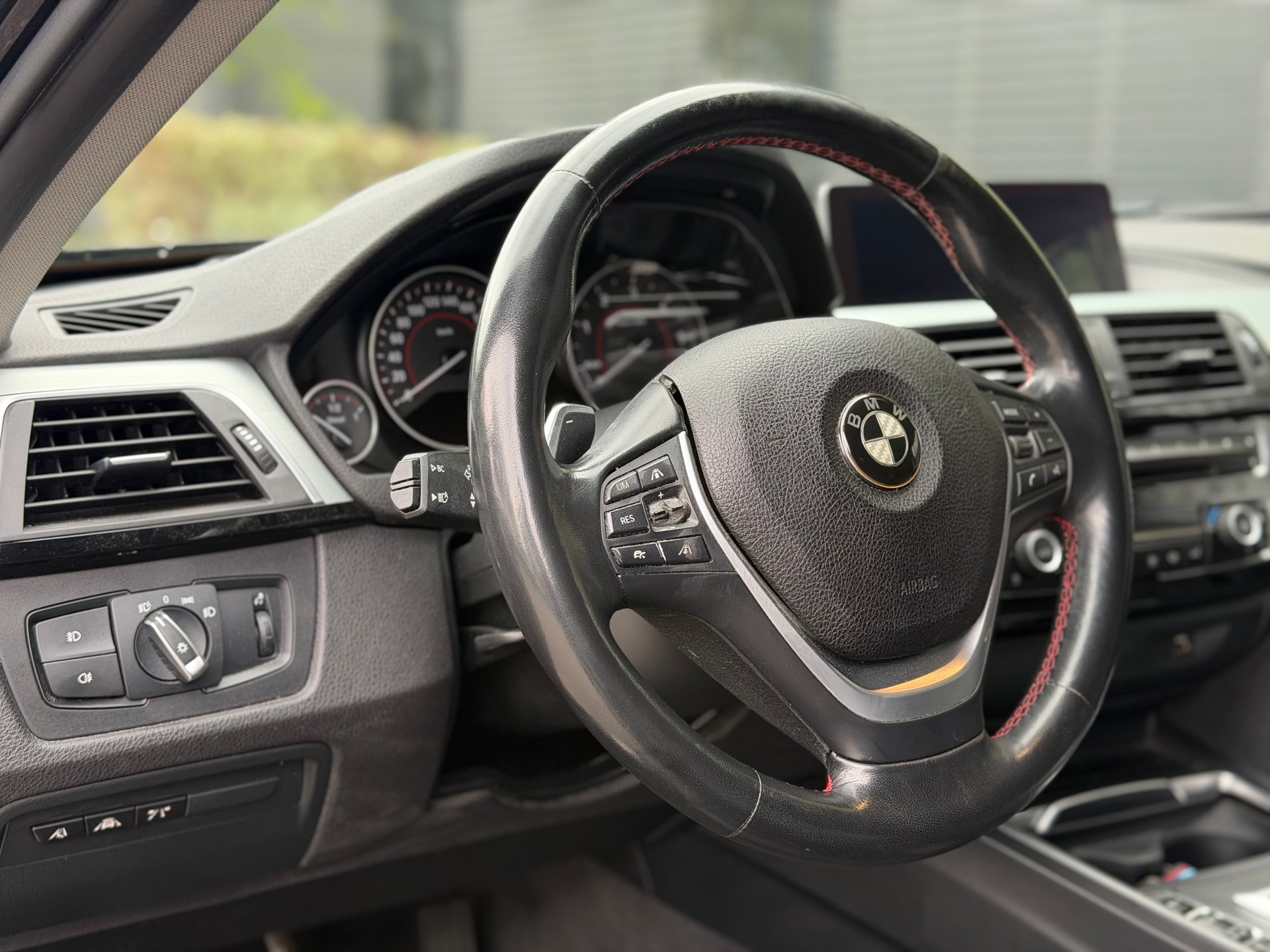 BMW 320d xDrive Touring Edition Sport Line Steptronic-image-10