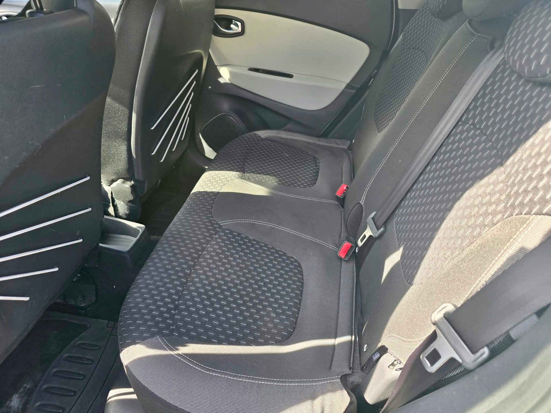 RENAULT Captur 1.3 T 16V Intens EDC-image-11