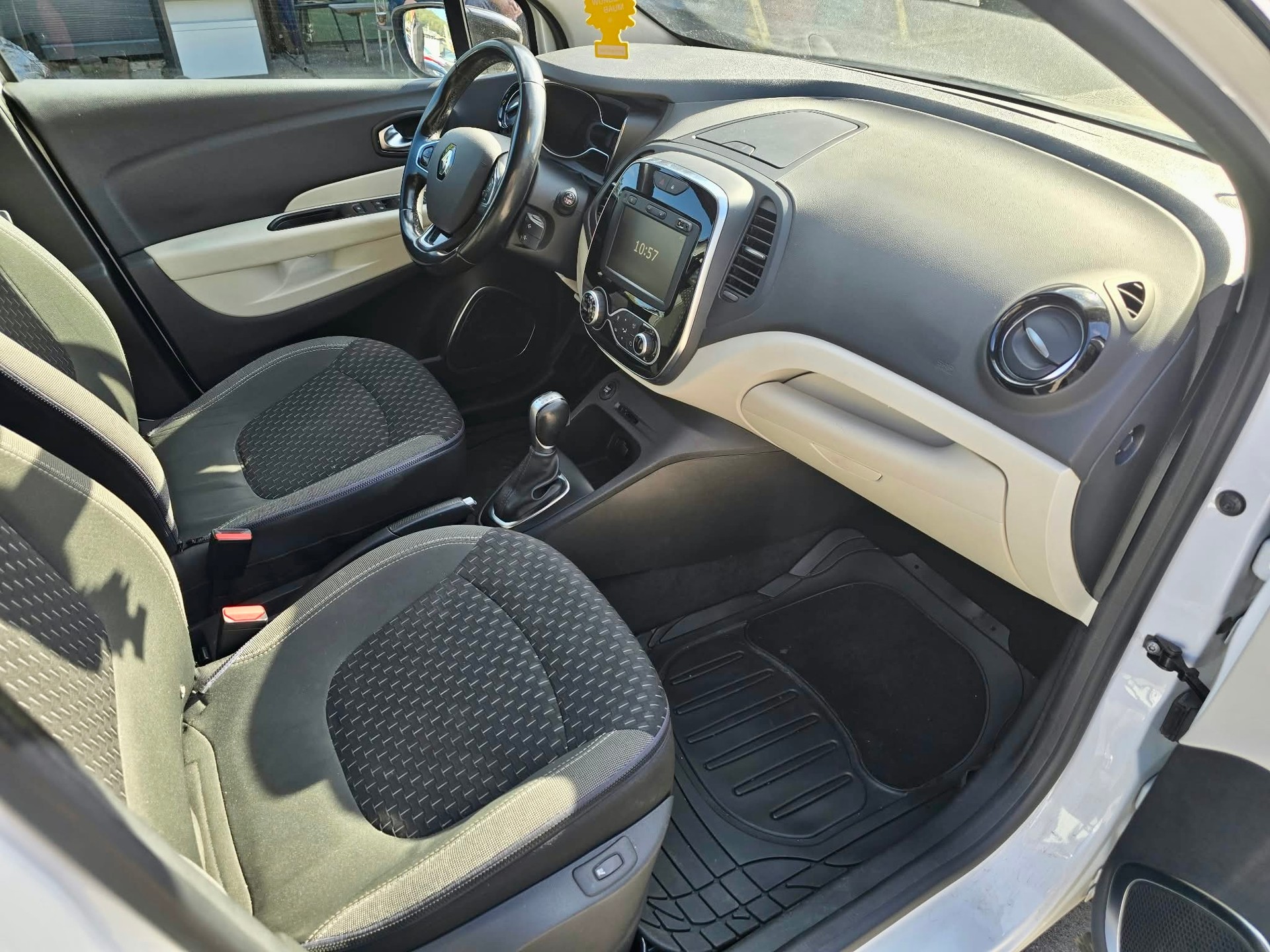 RENAULT Captur 1.3 T 16V Intens EDC-image-9