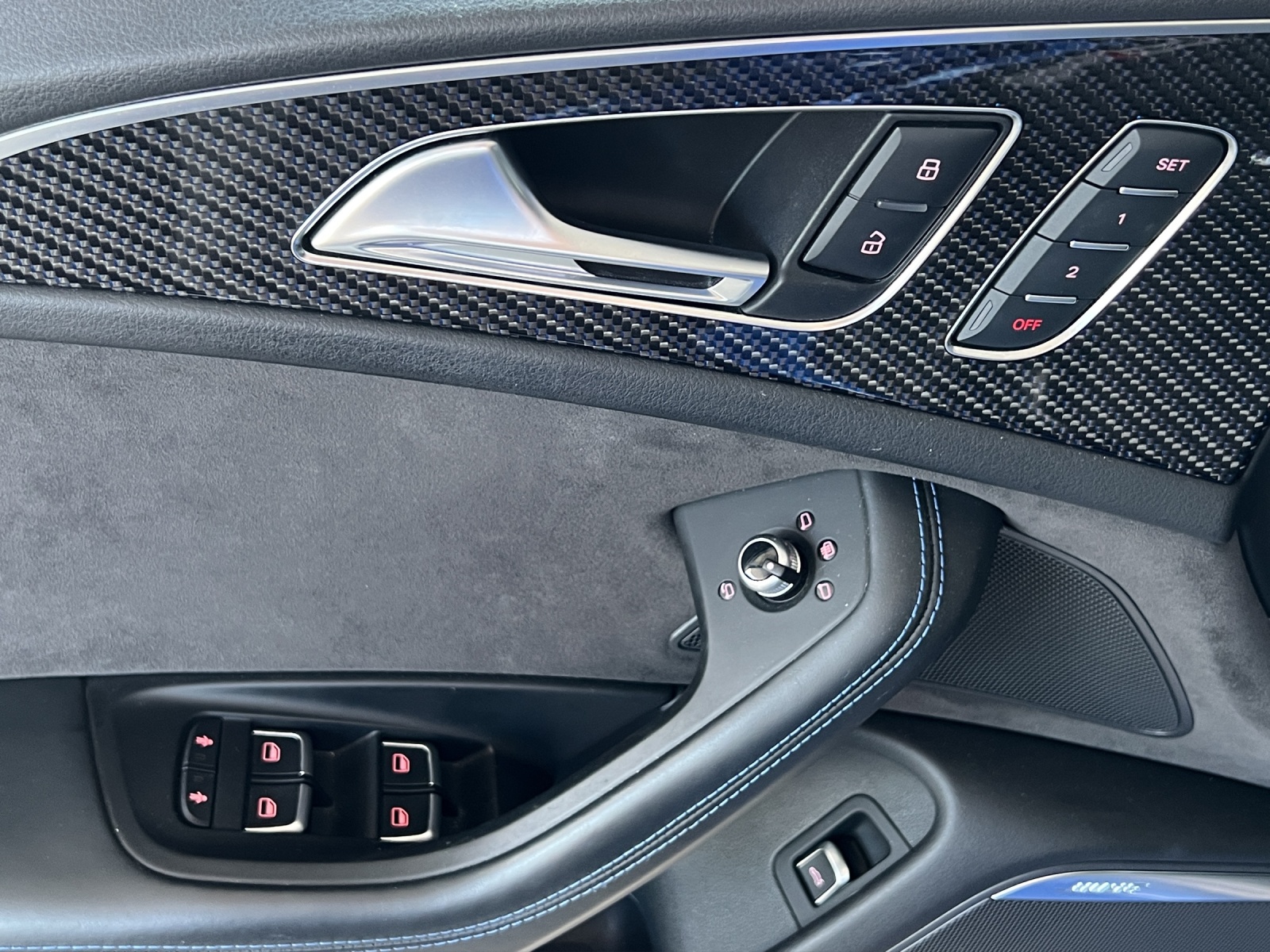 AUDI RS6 Avant 4.0 V8 TFSI perform. qu. T-Tr.-image-11