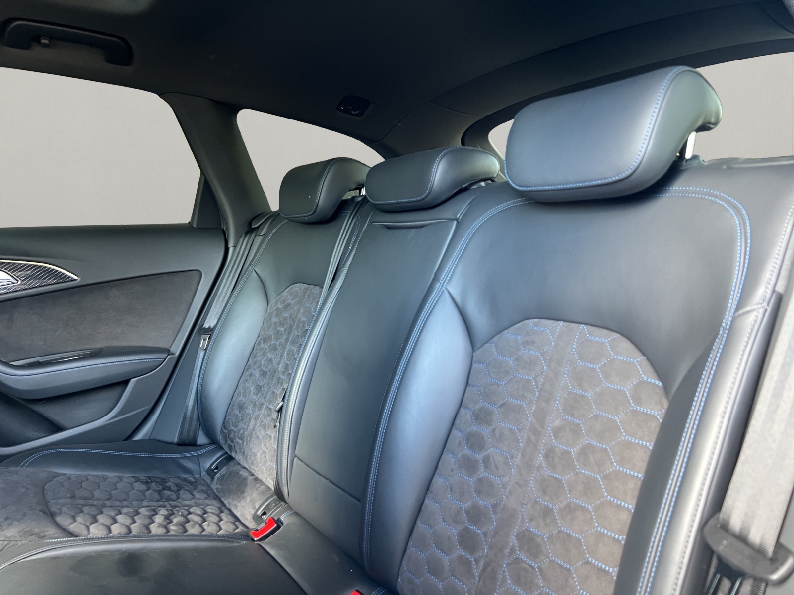 AUDI RS6 Avant 4.0 V8 TFSI perform. qu. T-Tr.-image-14