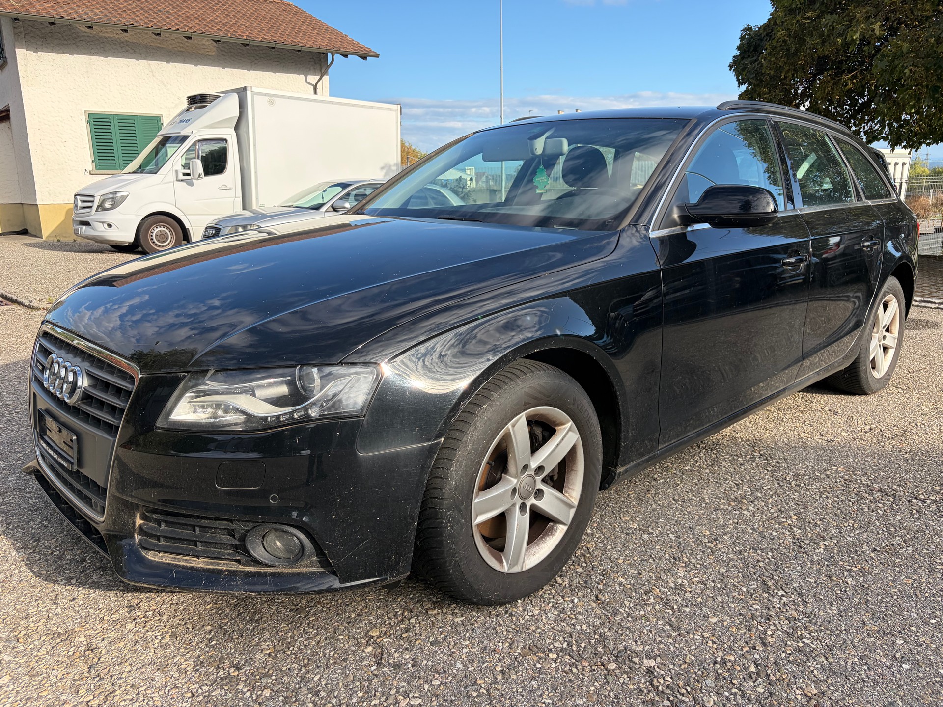 AUDI A4 Avant 1.8 TFSI quattro-image-2
