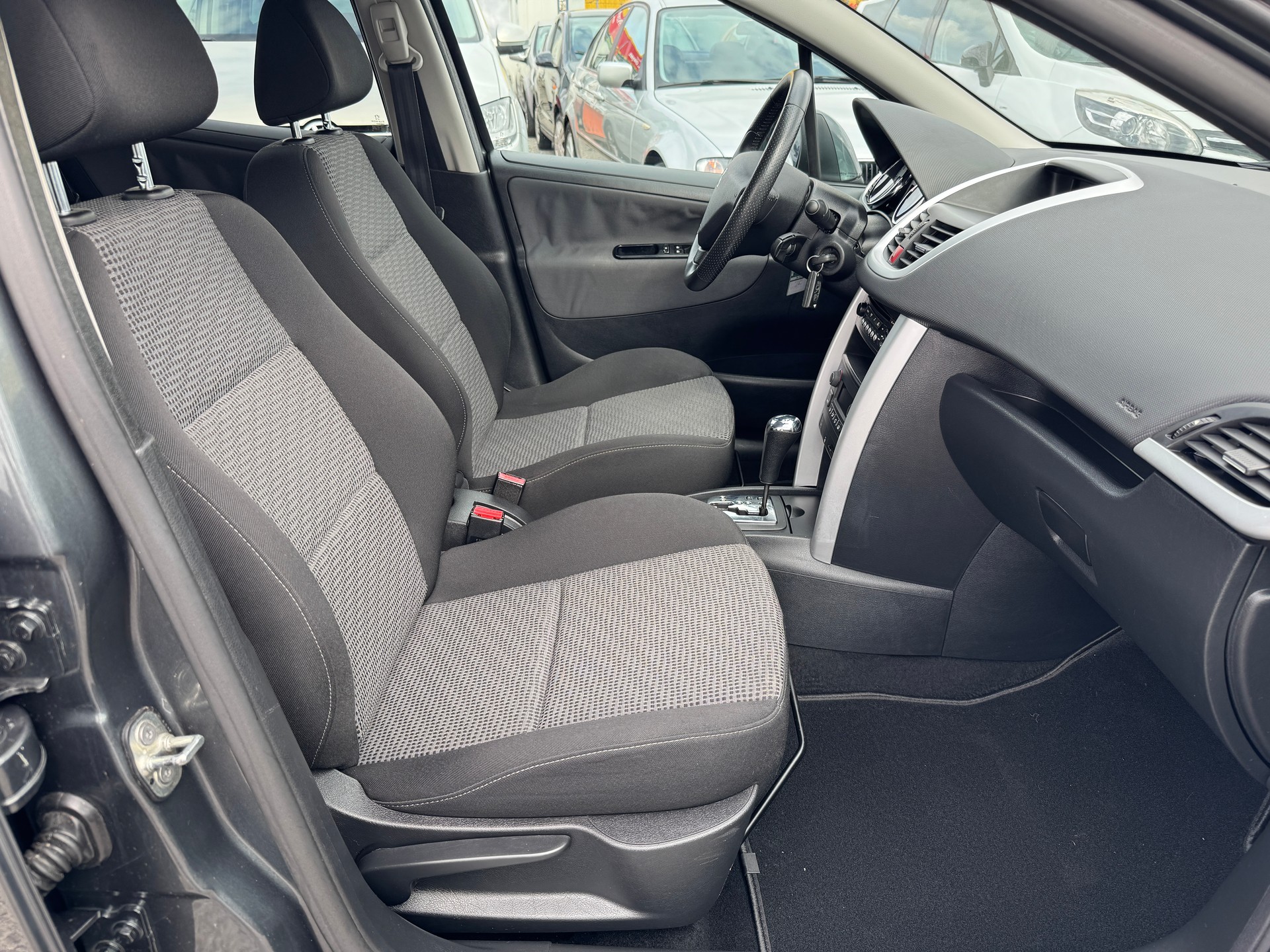 PEUGEOT 207 1.6 16V Sport Automatic-image-10