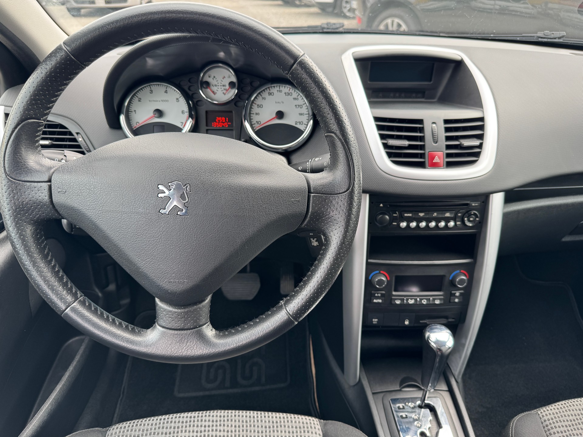 PEUGEOT 207 1.6 16V Sport Automatic-image-6