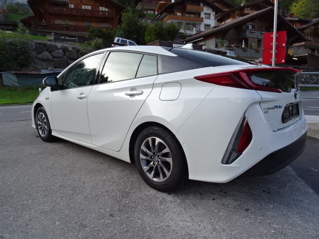 TOYOTA Prius 1.8 VVTi HSD Plug-In Premium-image-2