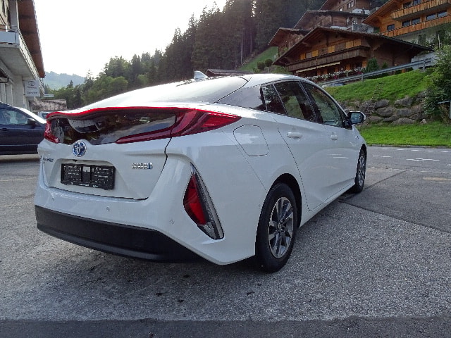 TOYOTA Prius 1.8 VVTi HSD Plug-In Premium-image-3