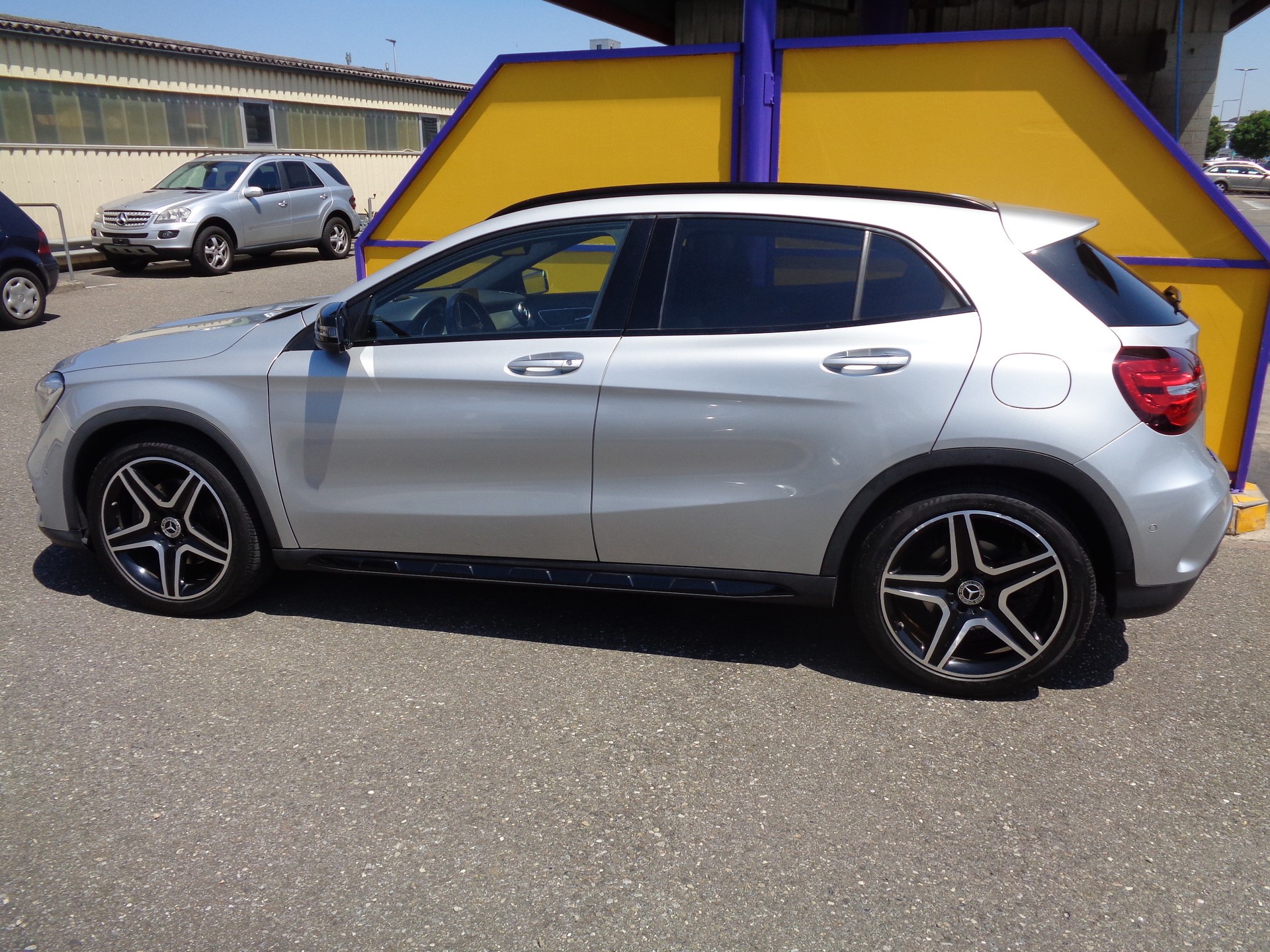 MERCEDES-BENZ GLA 220 AMG Line 4Matic 7G-DCT-image-4
