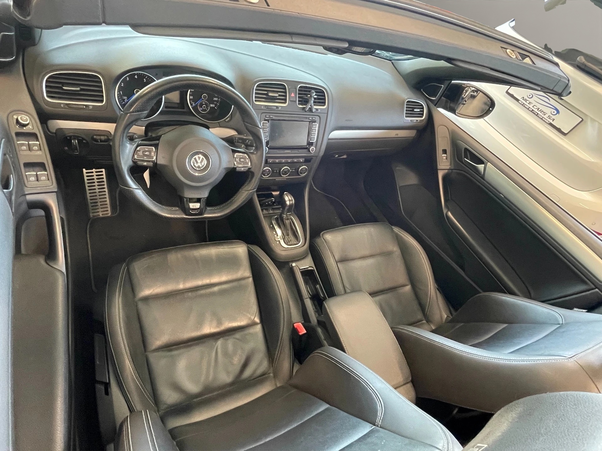 VW Golf Cabrio 2.0 TSI R DSG-image-9