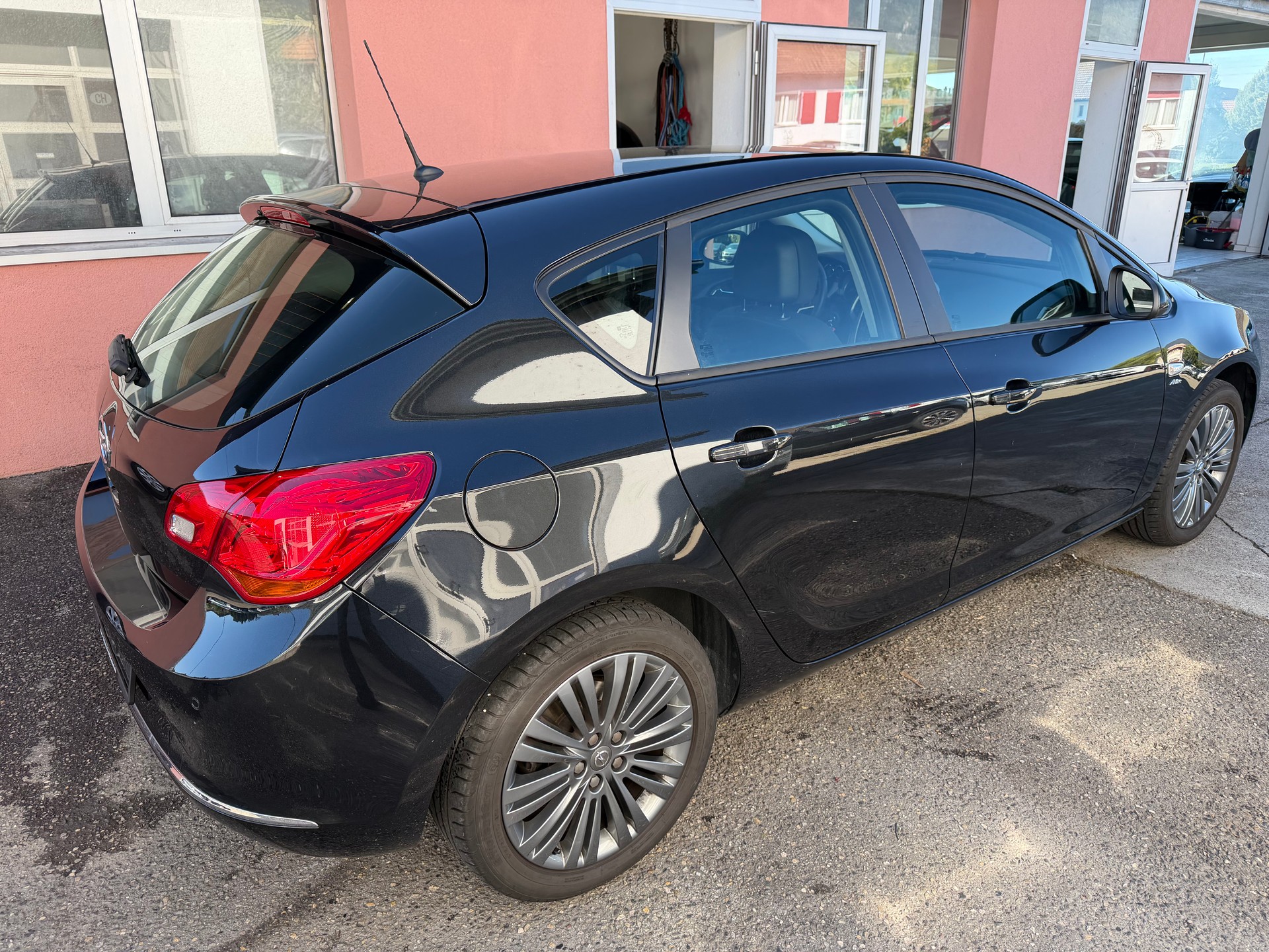 OPEL Astra 1.4i 16V Turbo Active Edition-image-2