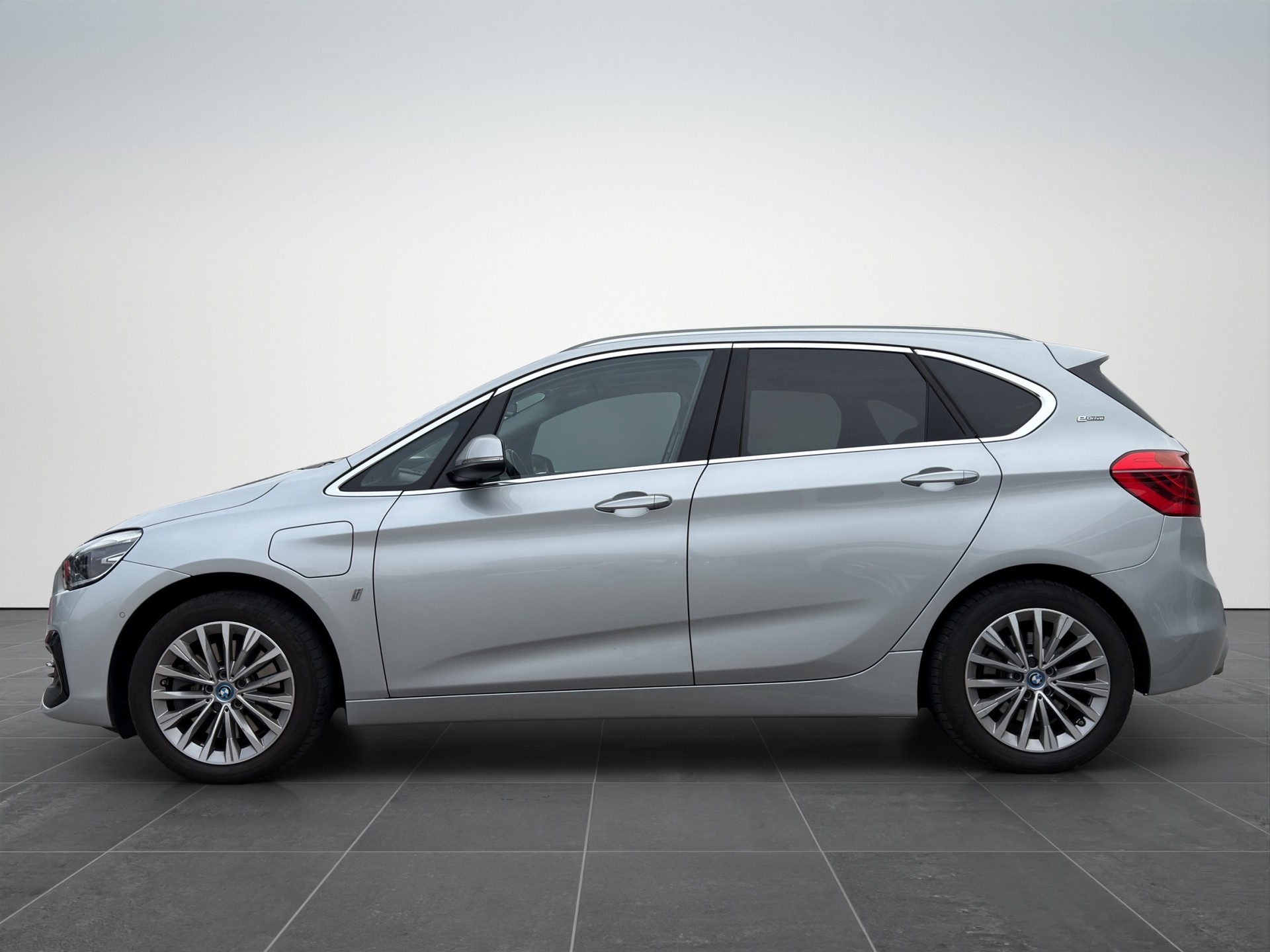 BMW 225xe iPerformance Active Tourer Steptronic Luxury Line-image-2