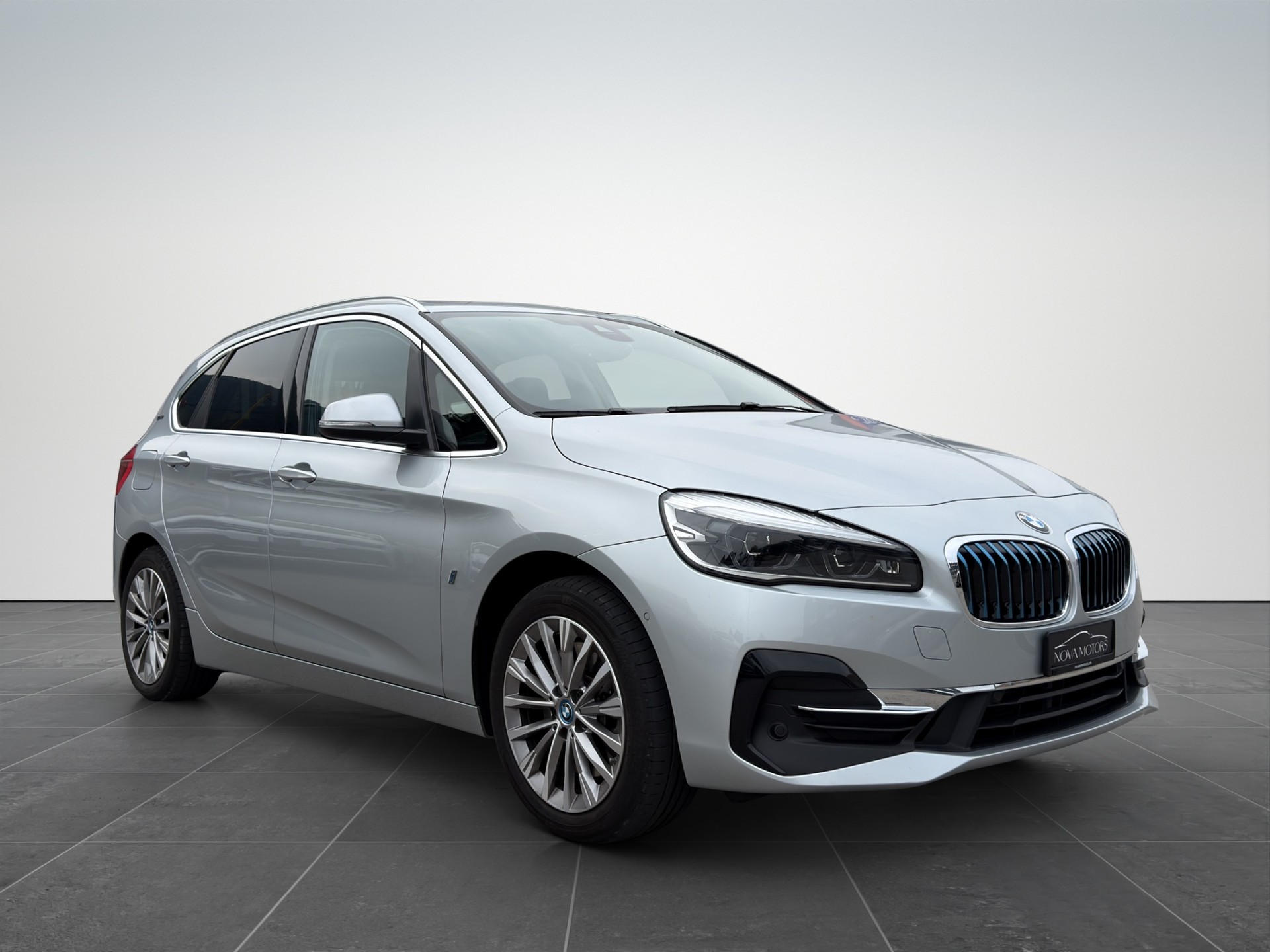 BMW 225xe iPerformance Active Tourer Steptronic Luxury Line-image-7