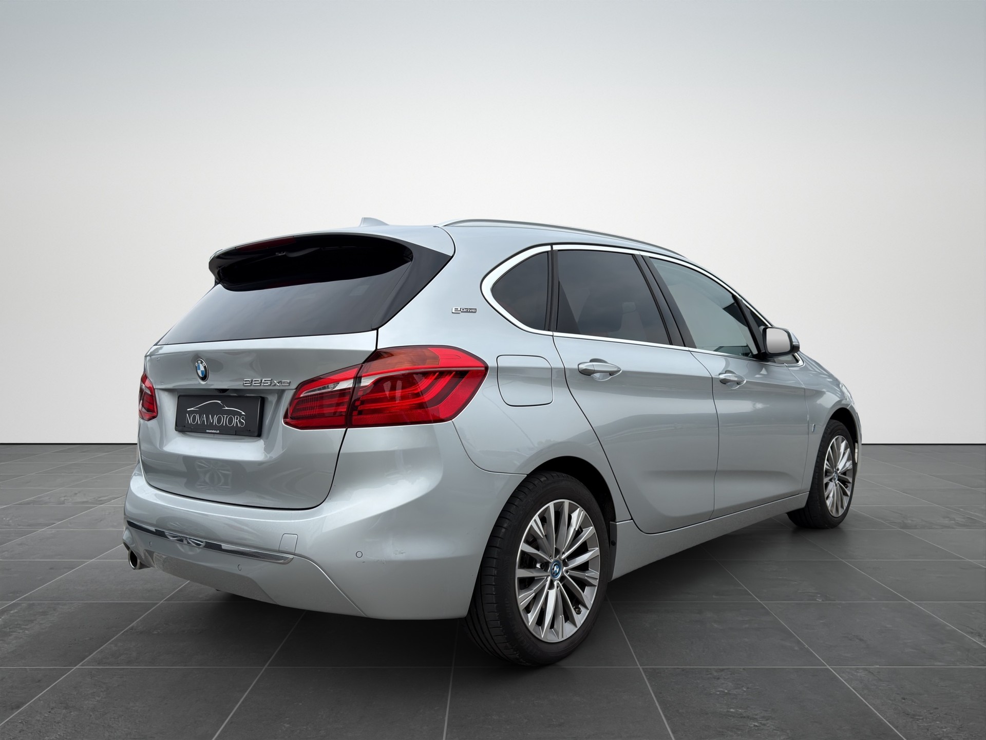BMW 225xe iPerformance Active Tourer Steptronic Luxury Line-image-5