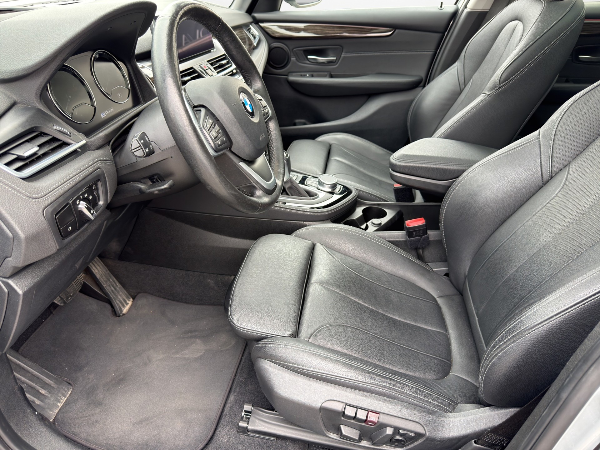 BMW 225xe iPerformance Active Tourer Steptronic Luxury Line-image-8