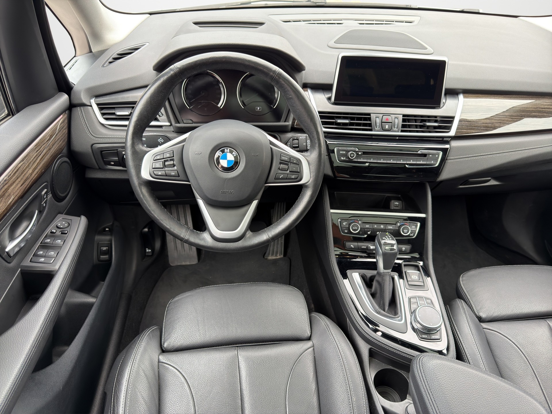 BMW 225xe iPerformance Active Tourer Steptronic Luxury Line-image-9