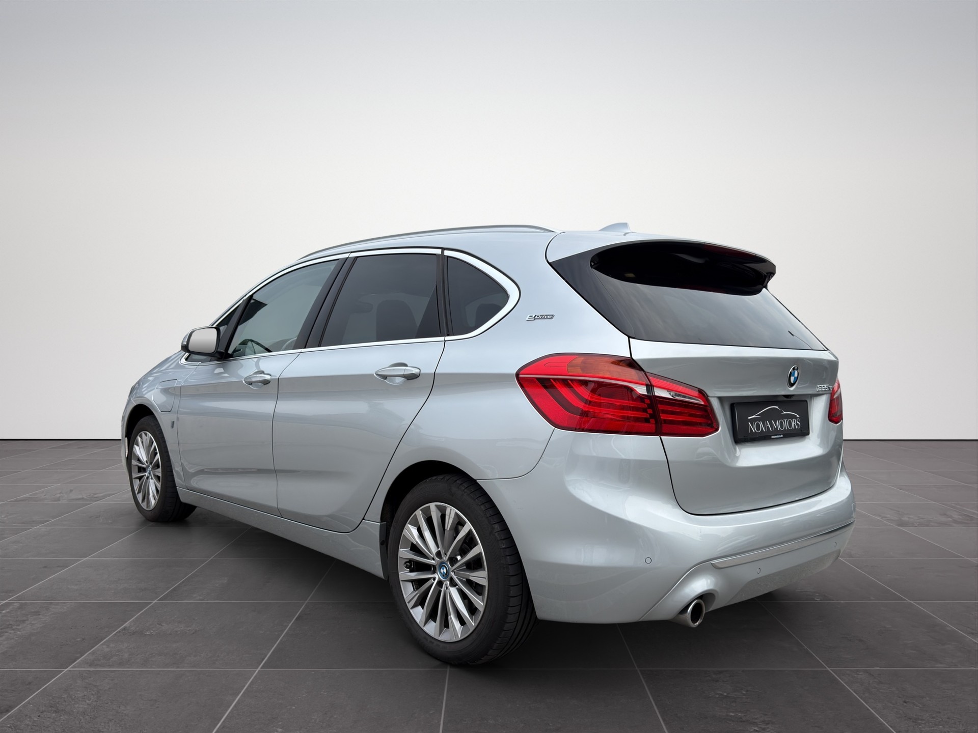 BMW 225xe iPerformance Active Tourer Steptronic Luxury Line-image-3