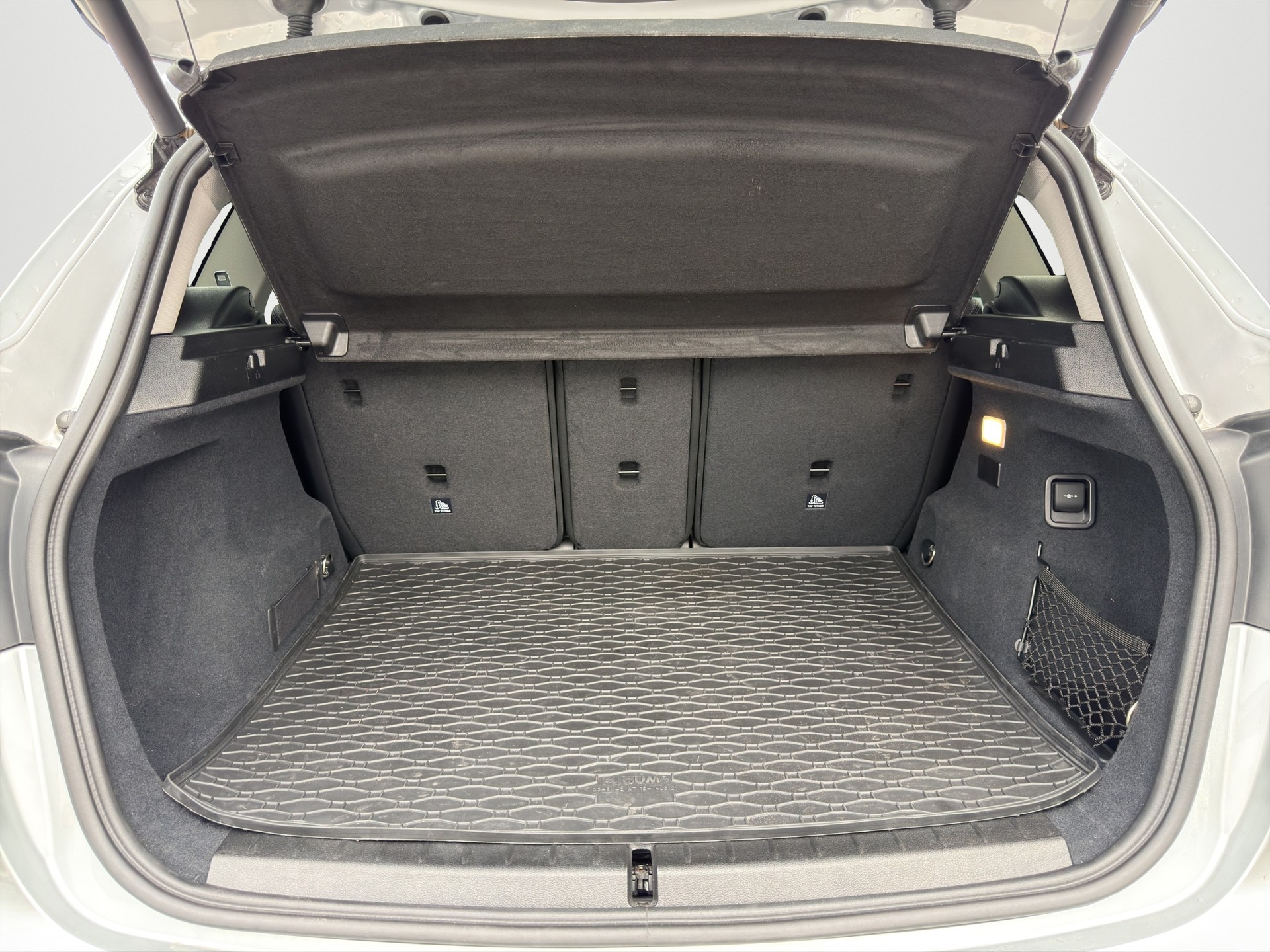 BMW 225xe iPerformance Active Tourer Steptronic Luxury Line-image-12