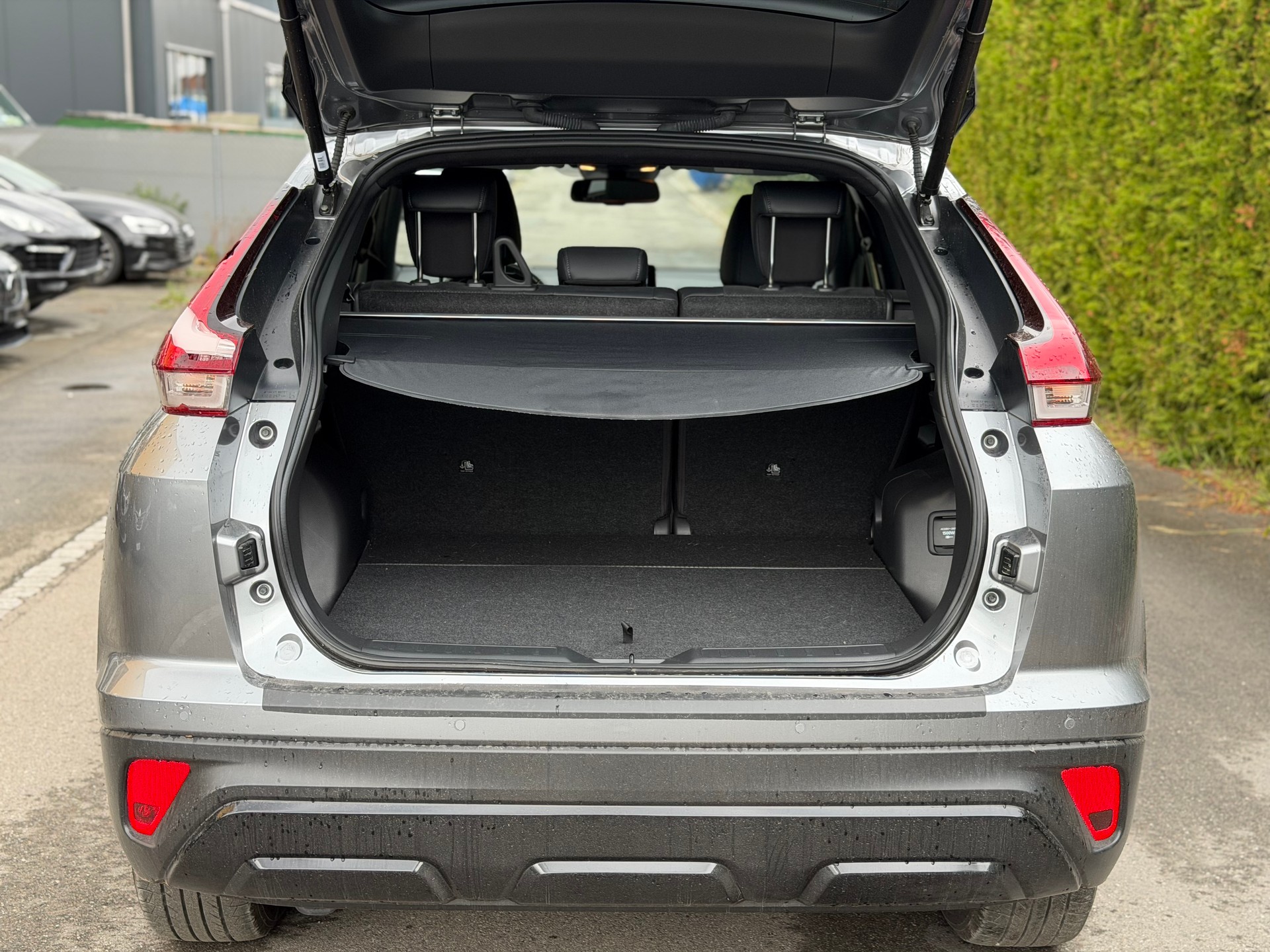 MITSUBISHI Eclipse Cross 2.4 PHEV Blackline 4WD-image-8