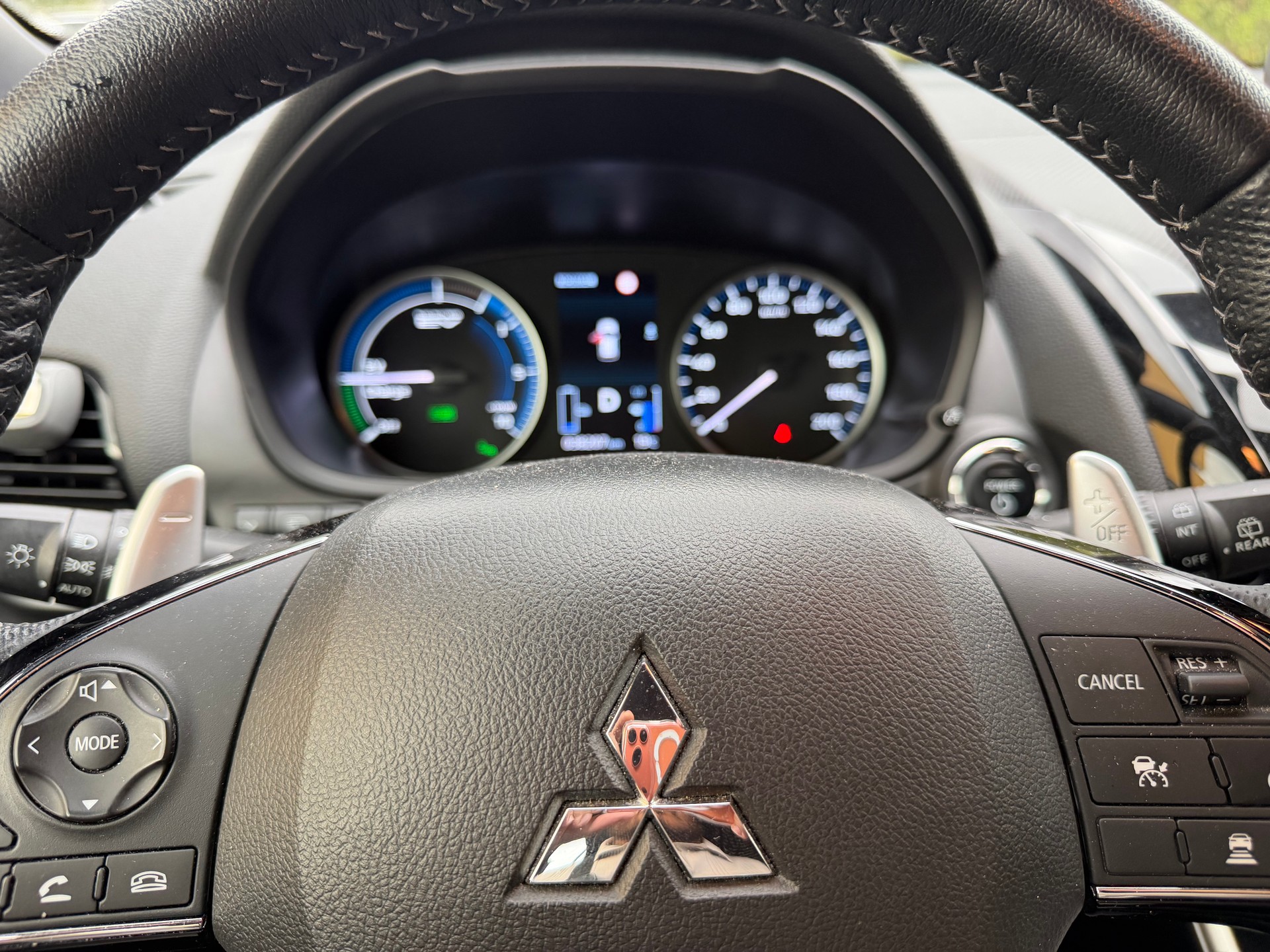 MITSUBISHI Eclipse Cross 2.4 PHEV Blackline 4WD-image-18