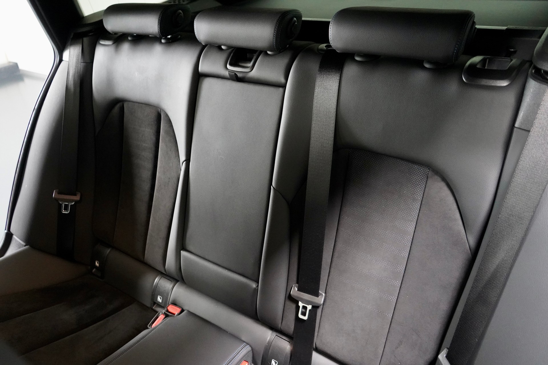 BMW 320d xDrive 48V Touring M Sport Steptronic-image-10