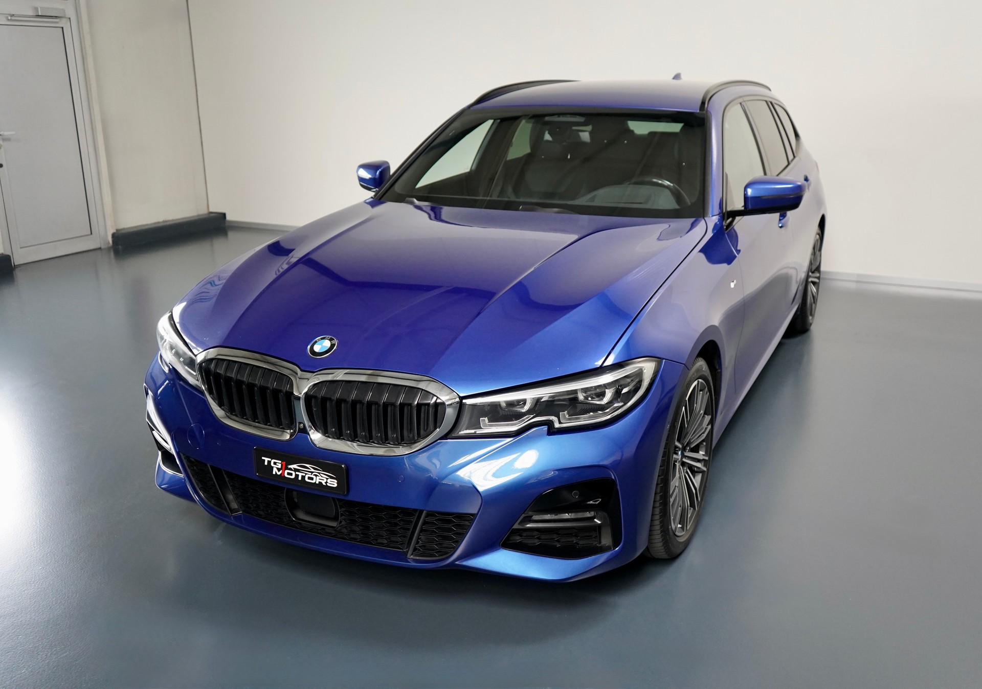 BMW 320d xDrive 48V Touring M Sport Steptronic-image-0