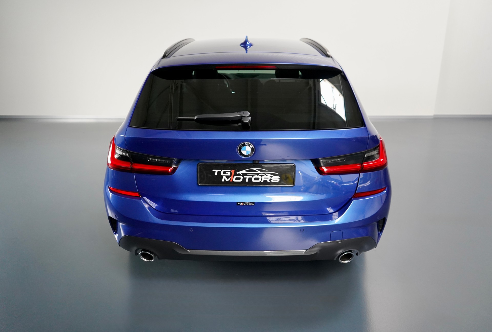 BMW 320d xDrive 48V Touring M Sport Steptronic-image-3