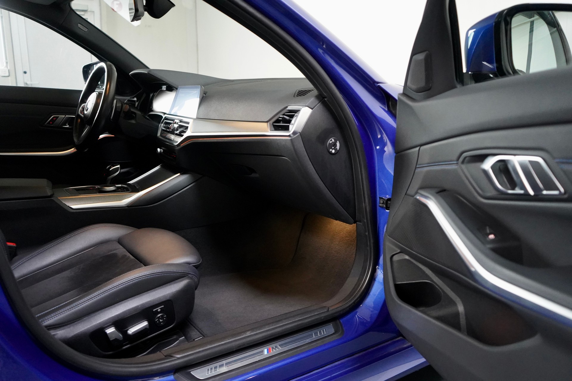 BMW 320d xDrive 48V Touring M Sport Steptronic-image-5