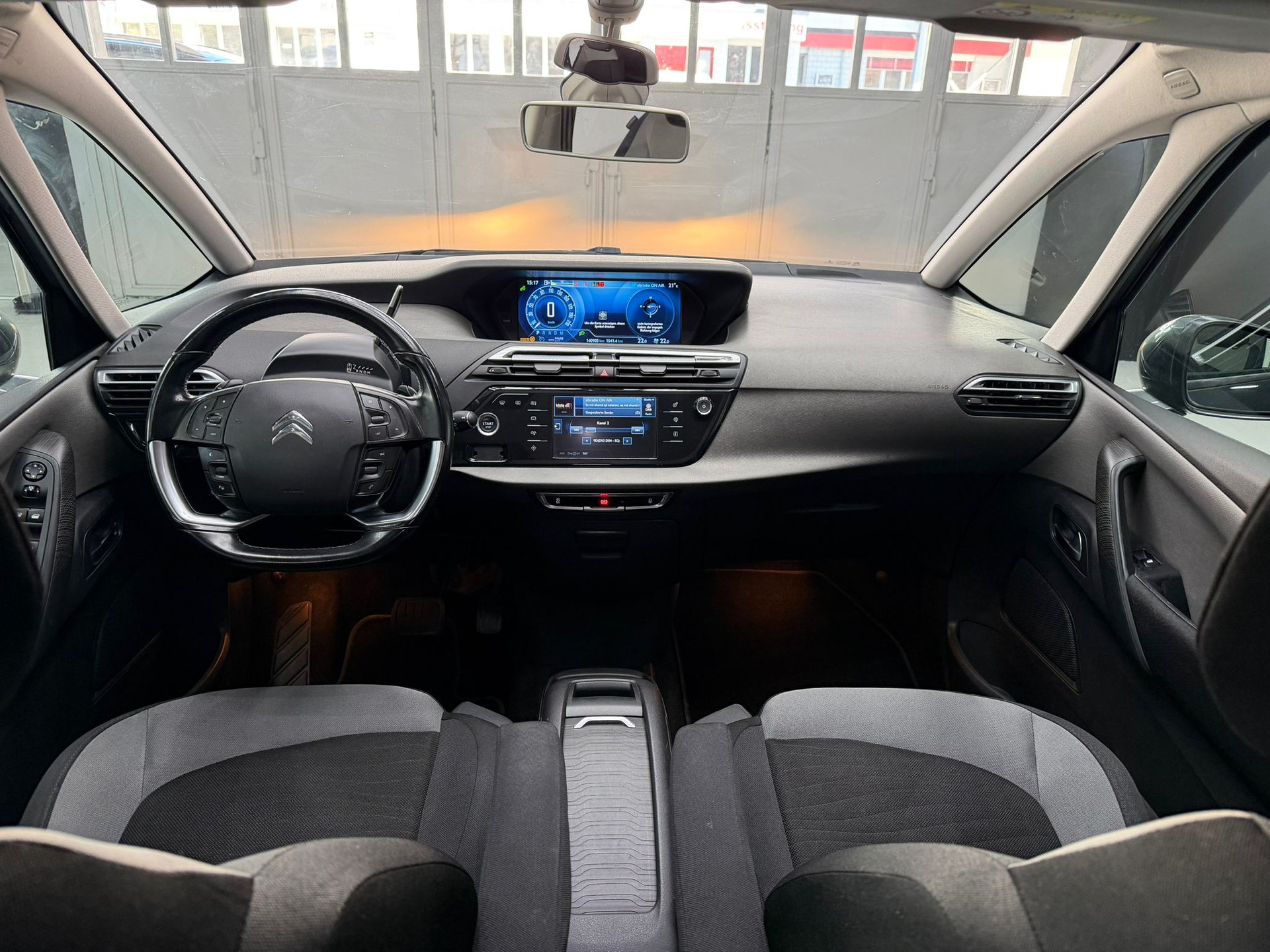 CITROEN Grand C4 Picasso 2.0 BlueHDi Exclusive Automatic-image-3