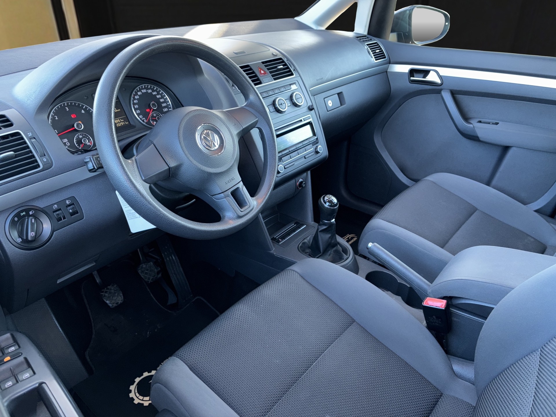 VW Touran 1.6 TDI Trendline-image-8