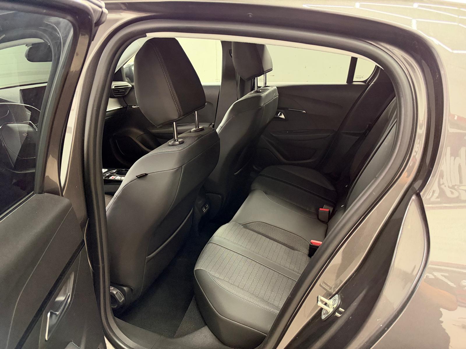 PEUGEOT 208 1.2 PureTech Active Pack EAT8-image-7