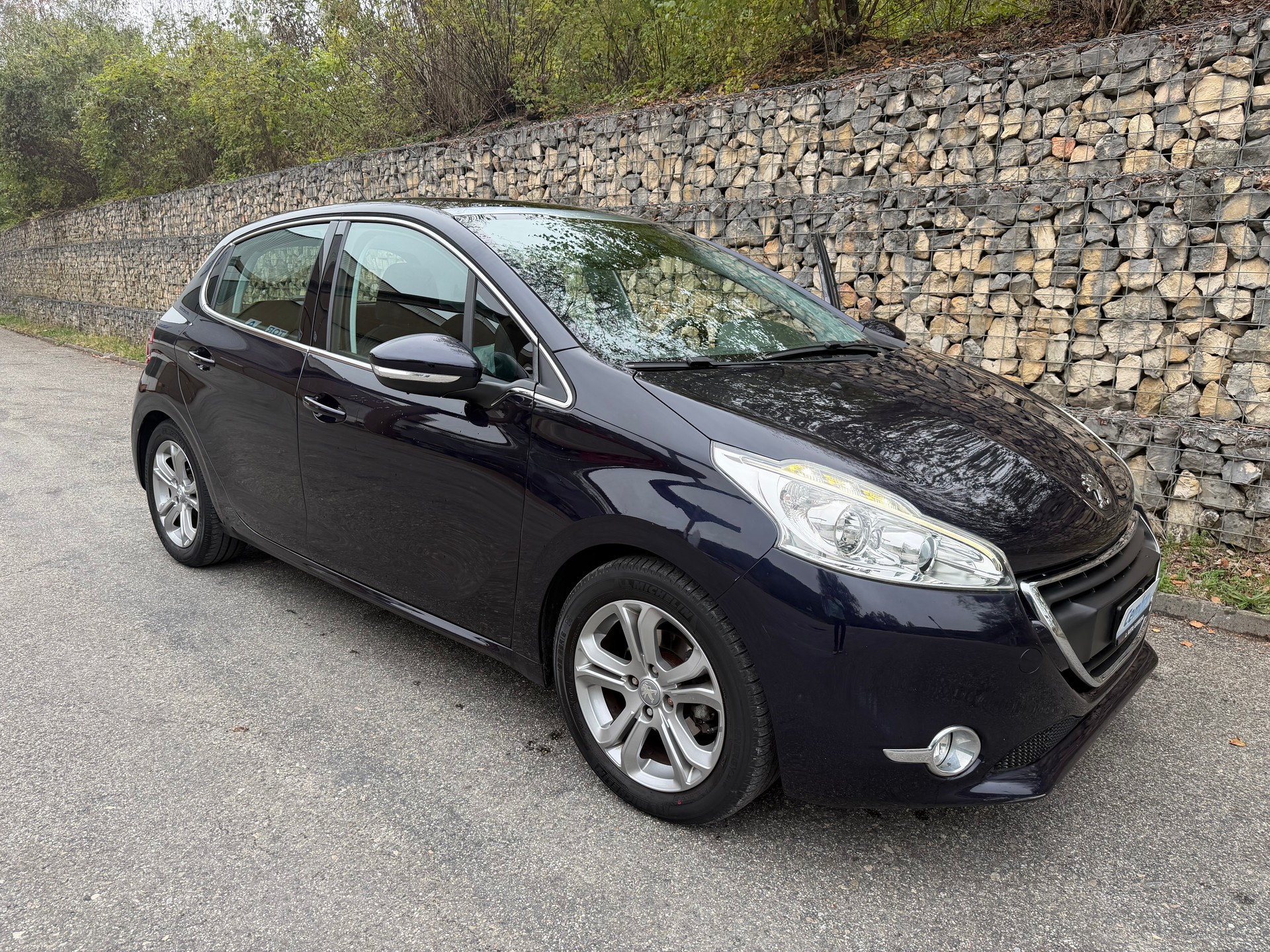 PEUGEOT 208 1.2 THP Allure-image-0