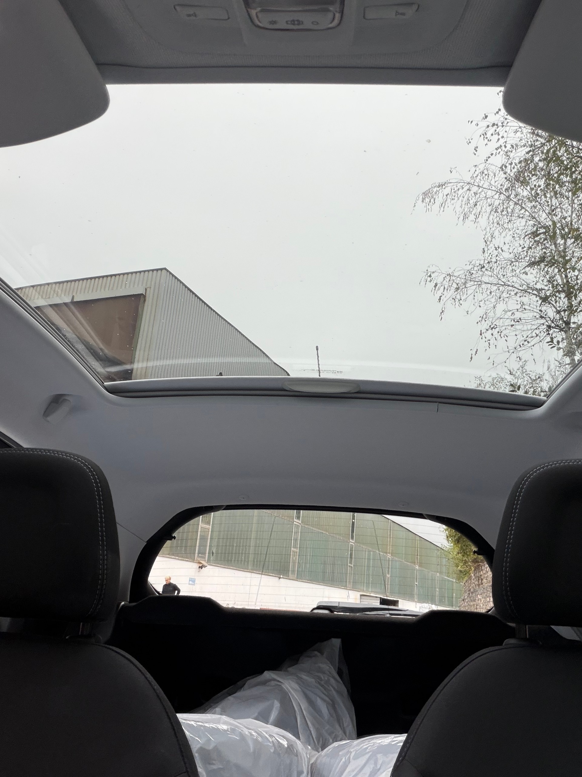 PEUGEOT 208 1.2 THP Allure-image-9