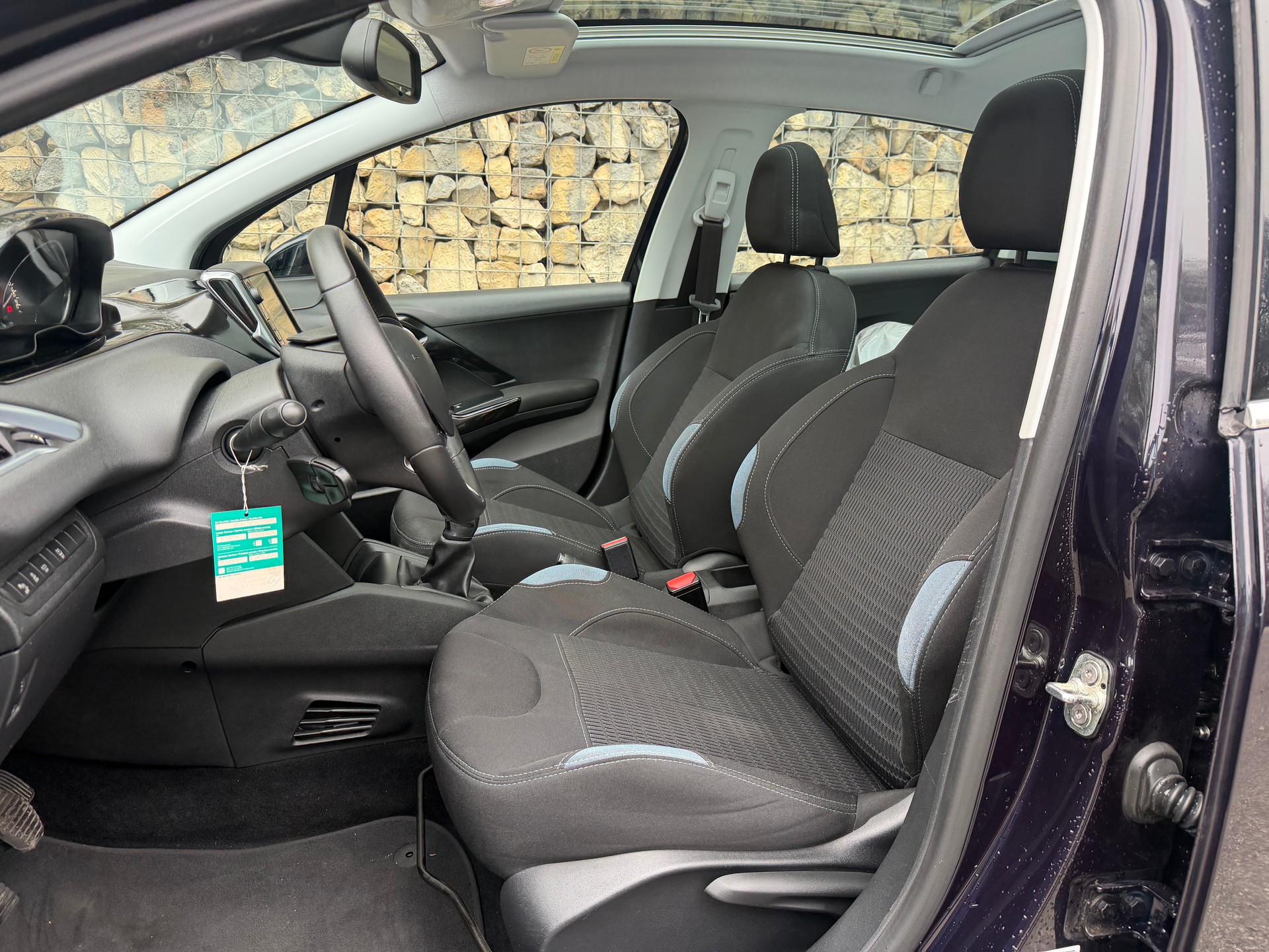 PEUGEOT 208 1.2 THP Allure-image-7