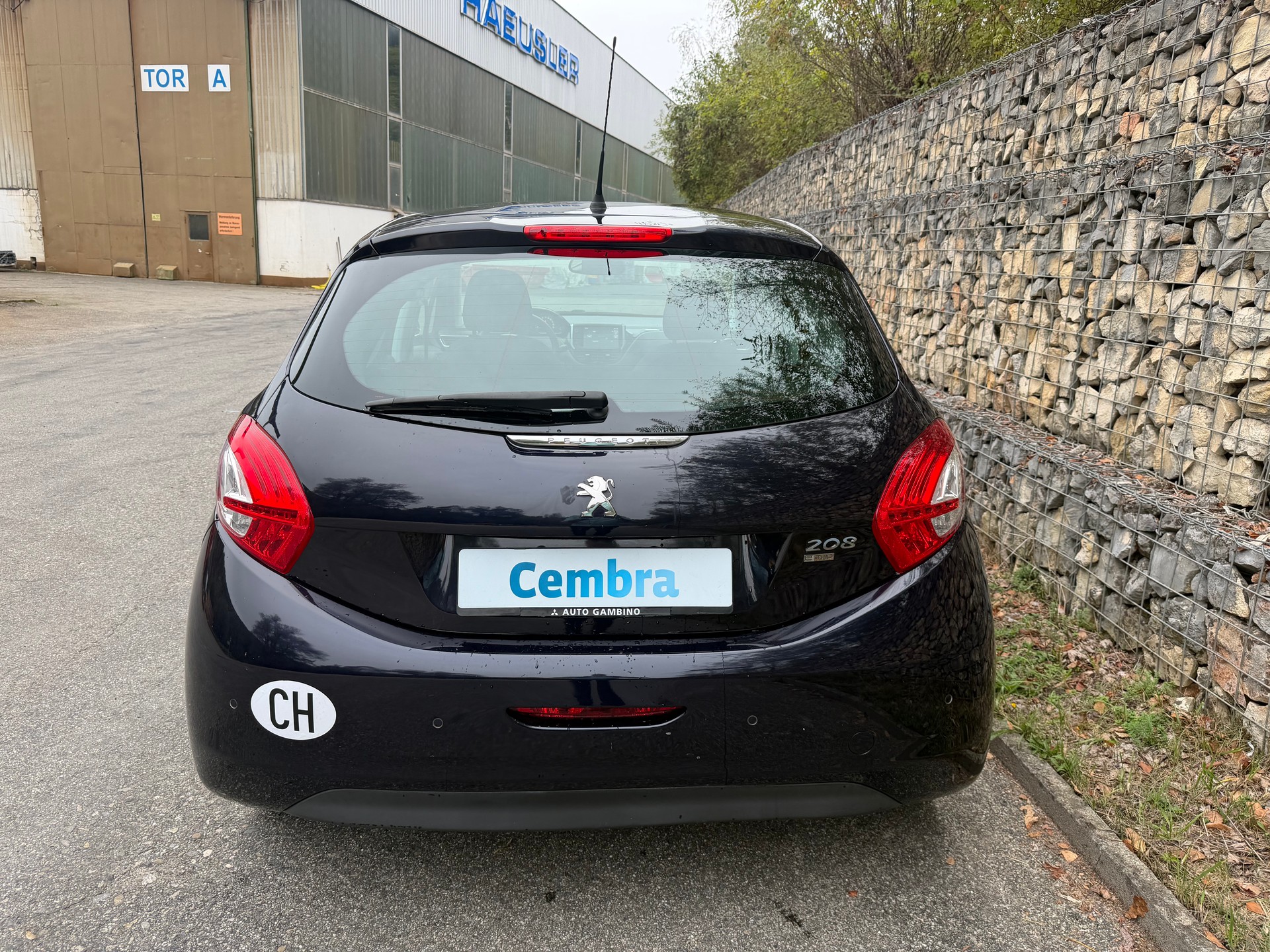 PEUGEOT 208 1.2 THP Allure-image-5