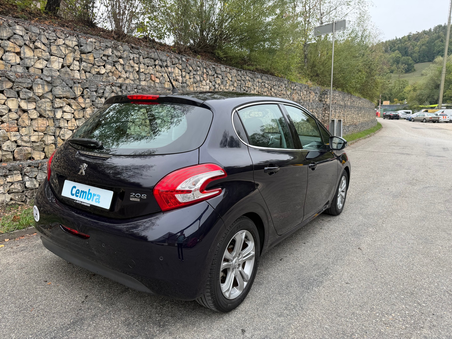 PEUGEOT 208 1.2 THP Allure-image-6