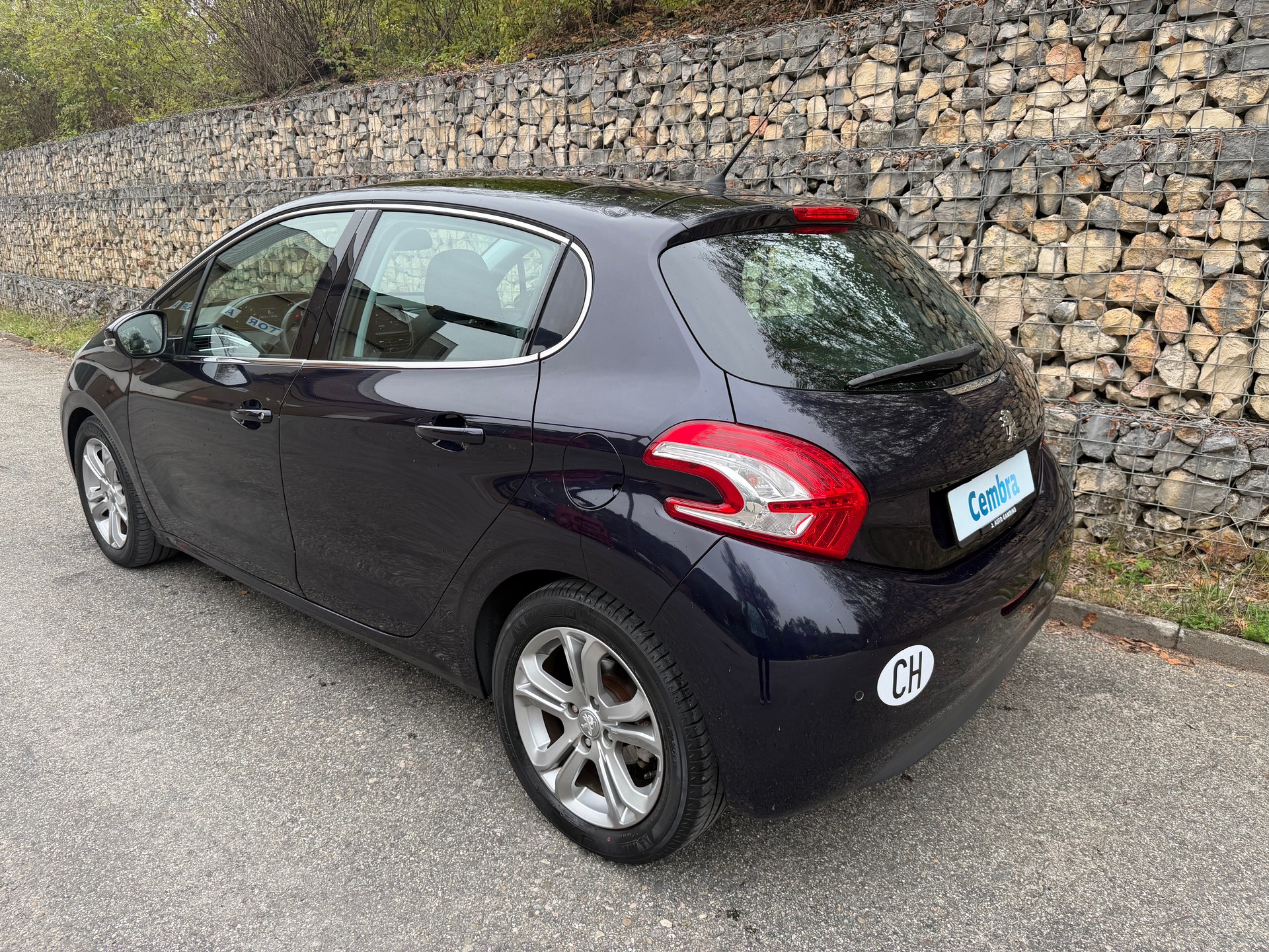 PEUGEOT 208 1.2 THP Allure-image-4