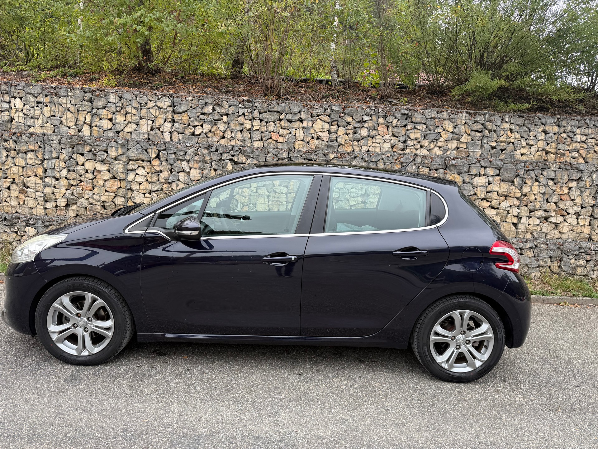 PEUGEOT 208 1.2 THP Allure-image-2