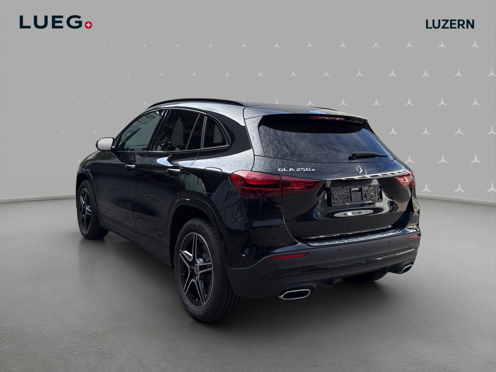 MERCEDES-BENZ GLA 250 e EQ Star 8G-DCT-image-2