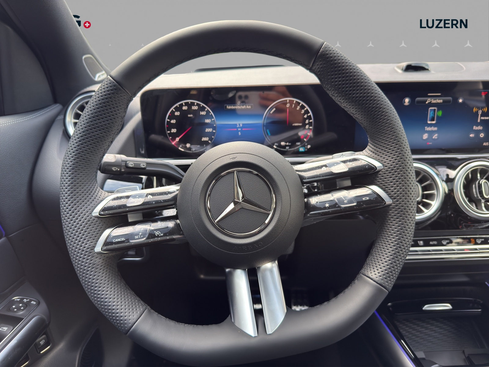 MERCEDES-BENZ GLA 250 e EQ Star 8G-DCT-image-9