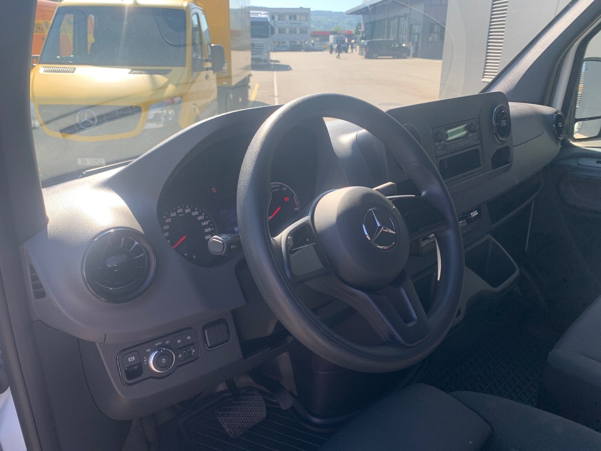 MERCEDES-BENZ eSprinter 312 35kWh Standard-image-4
