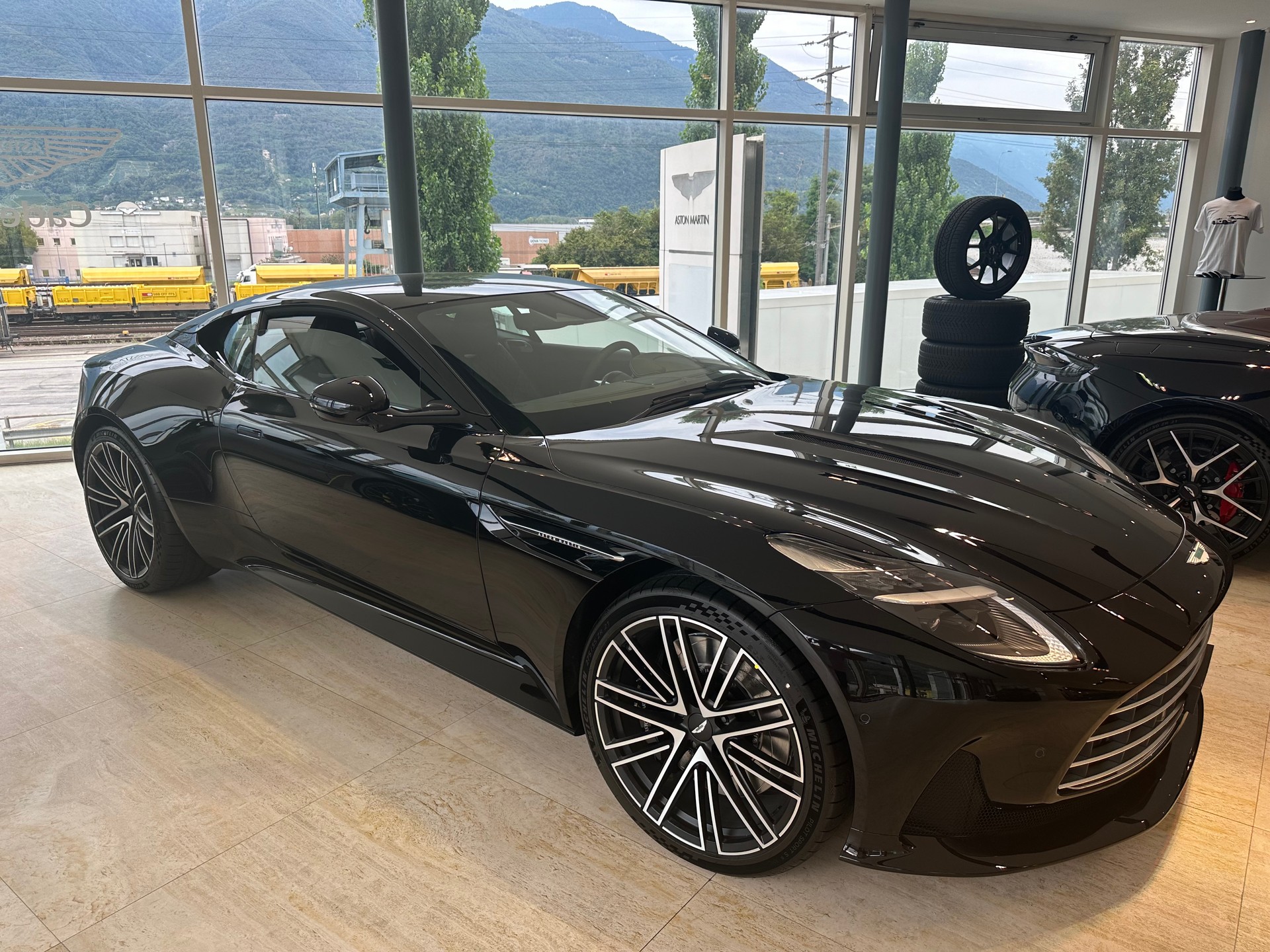 ASTON MARTIN DB12-image-0