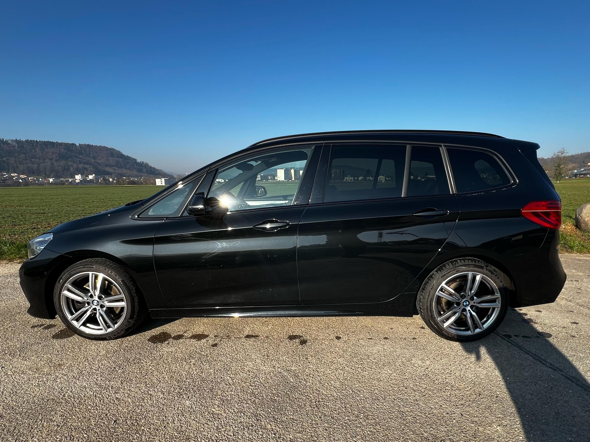 BMW 220d xDrive Gran Tourer Steptronic-image-1